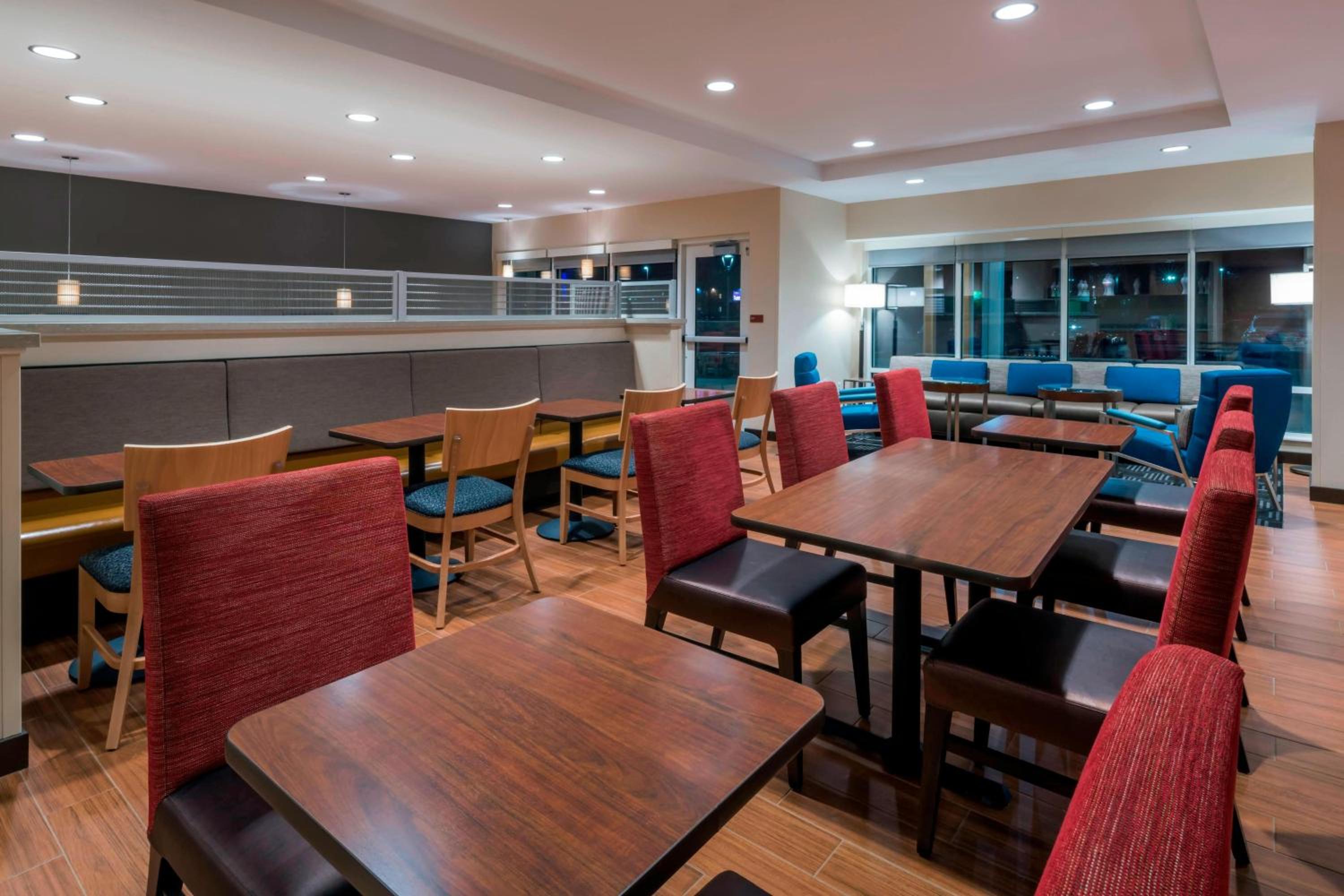 Hays Vacations - Towneplace Suites By Marriott Hays - Property Image 5