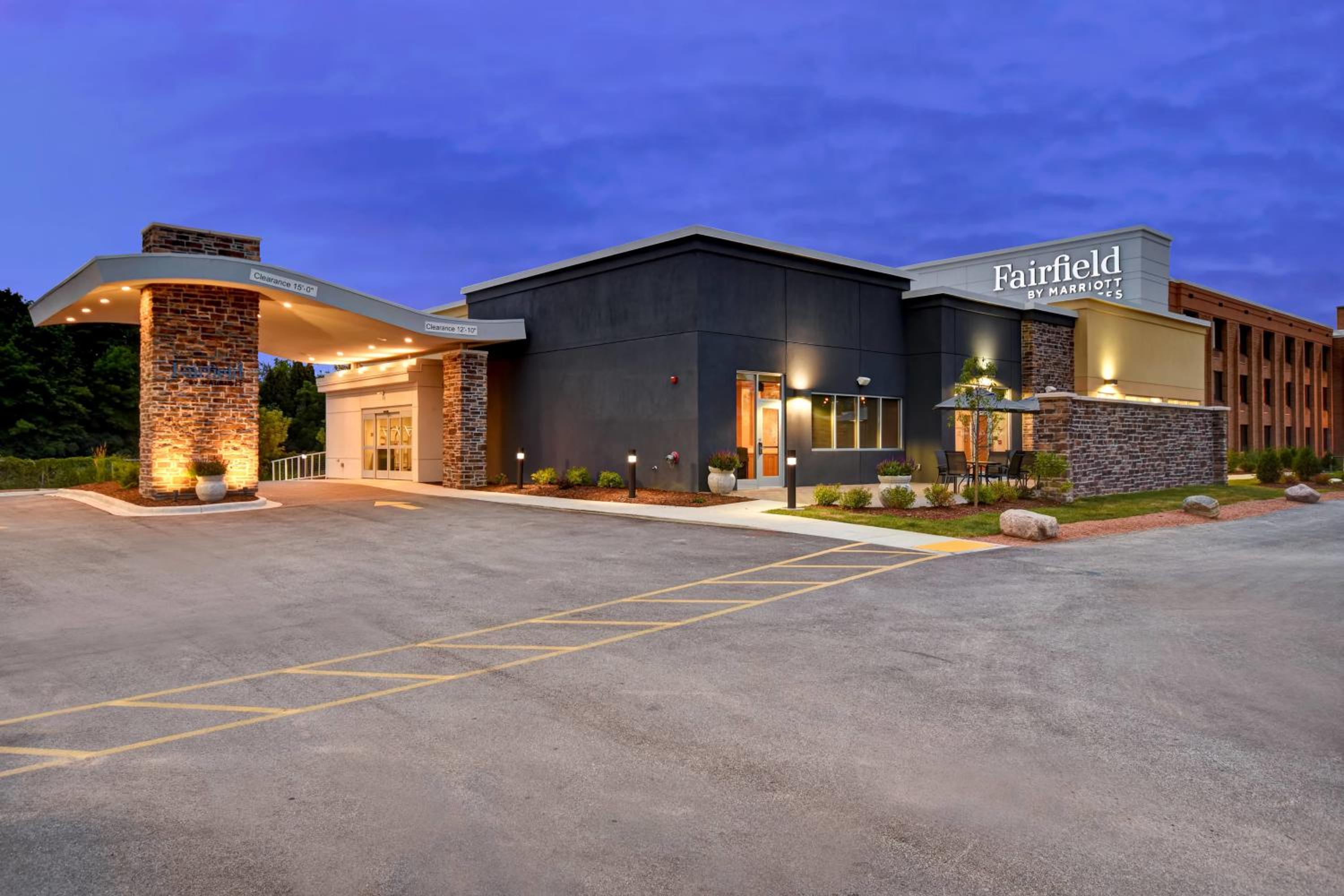 Milwaukee Vacations - Fairfield Inn  Suites by Marriott Milwaukee North - Property Image 2