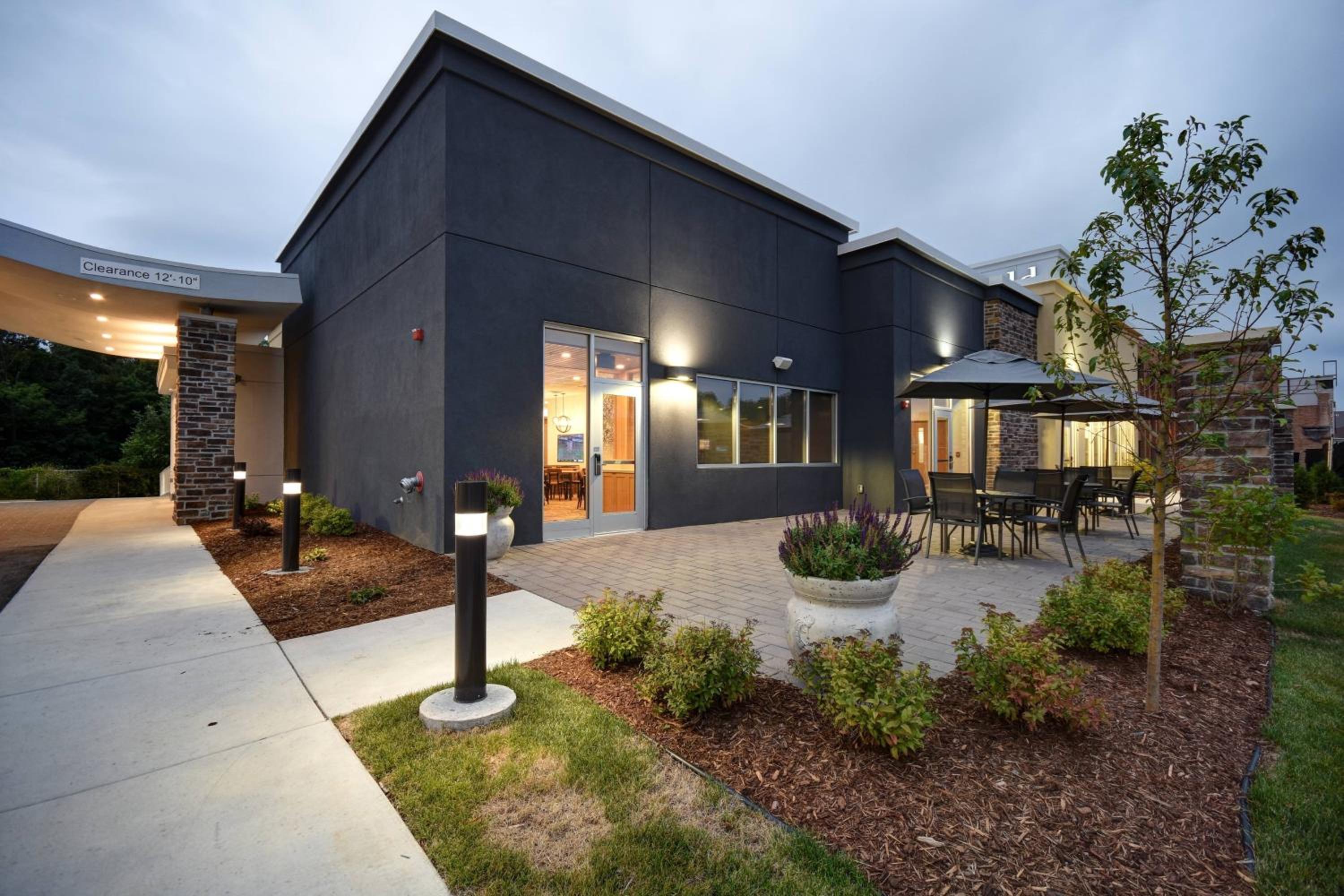 Glendale Vacations - Fairfield Inn  Suites by Marriott Milwaukee North - Property Image 12