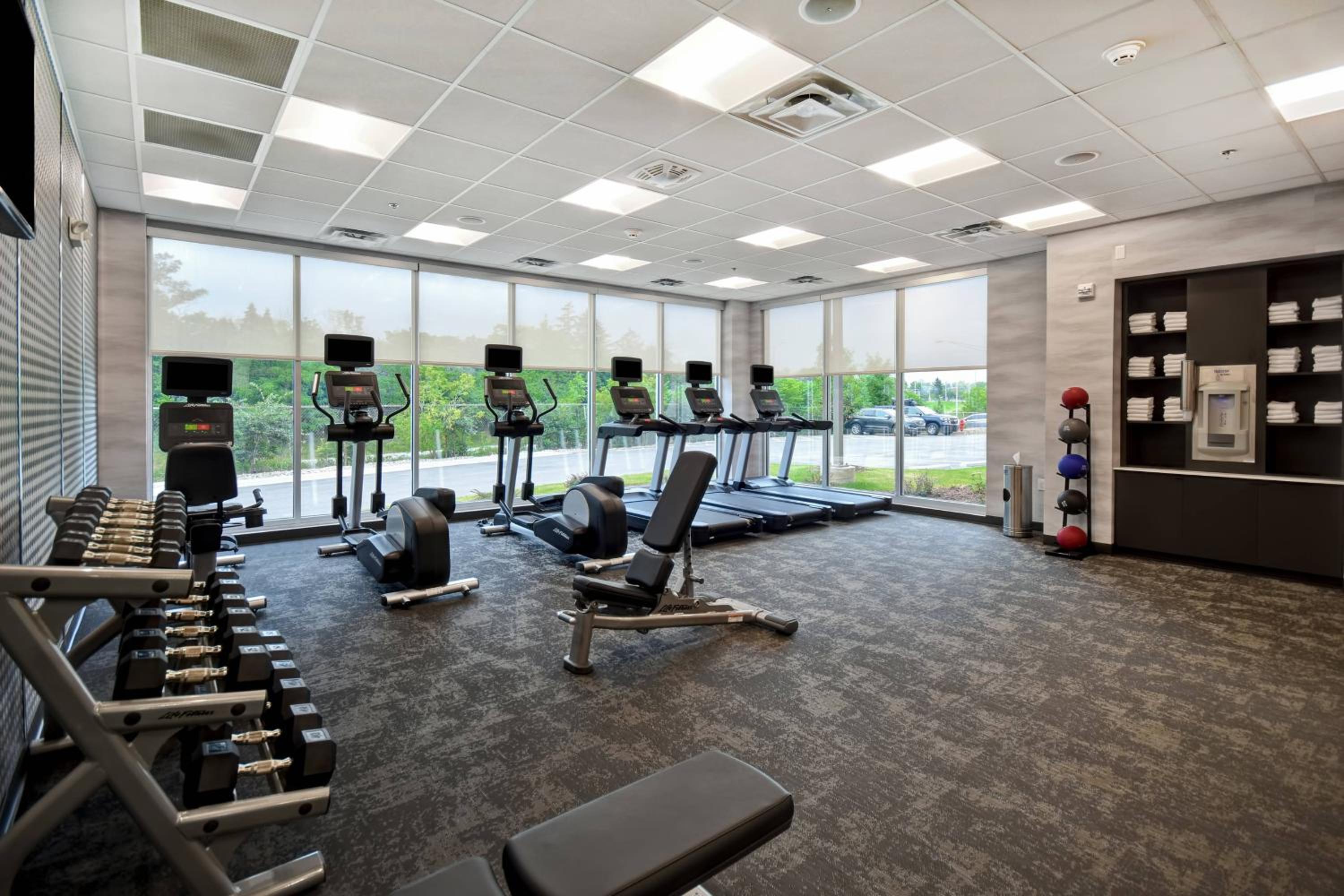 Glendale Vacations - Fairfield Inn  Suites by Marriott Milwaukee North - Property Image 2