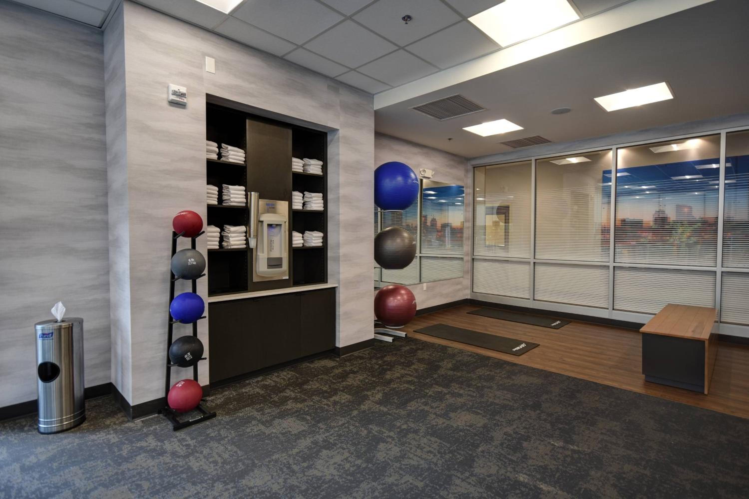 Glendale Vacations - Fairfield Inn  Suites by Marriott Milwaukee North - Property Image 3