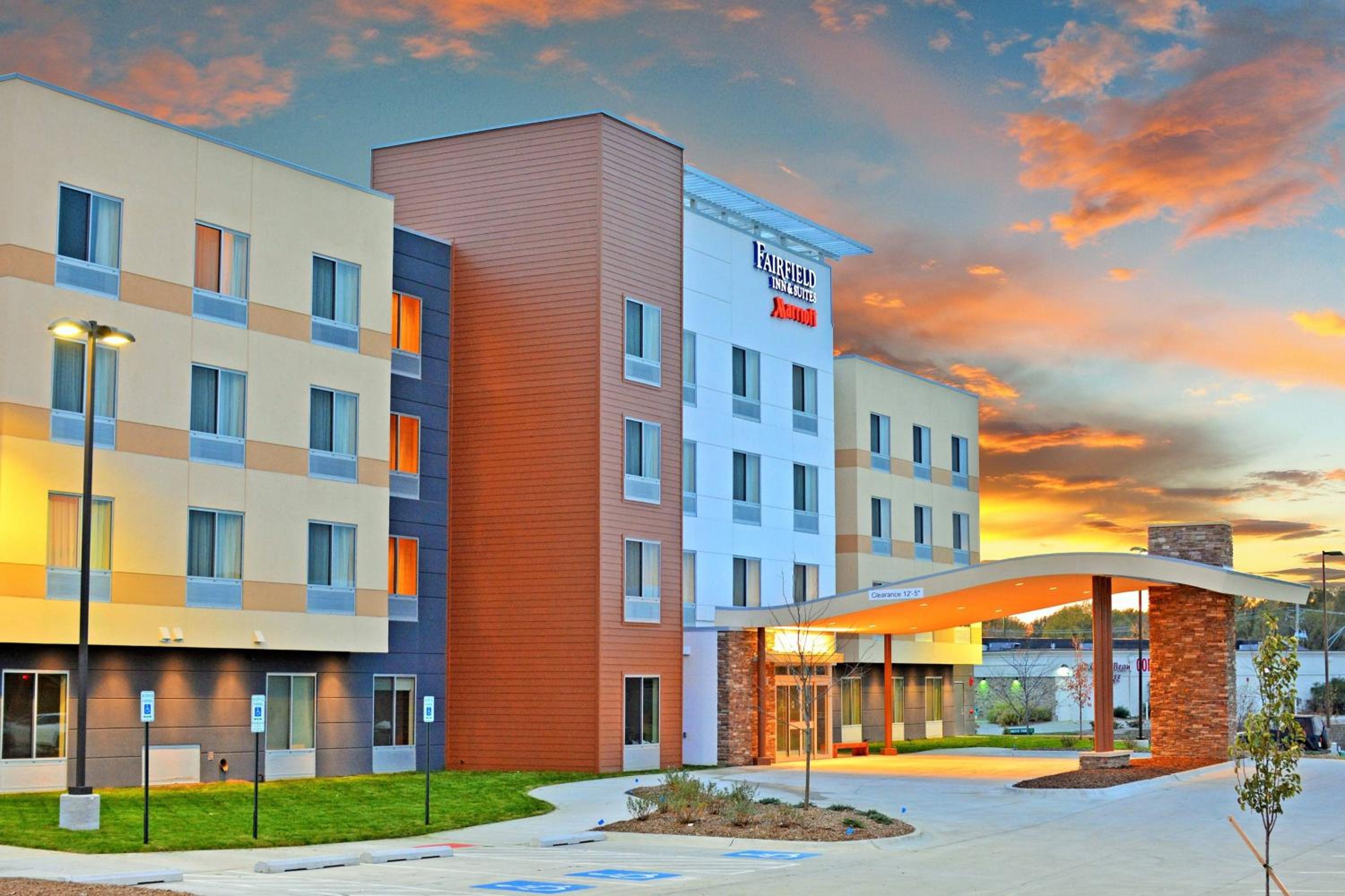 Hotel Fairfield Inn & Suites by Marriott Omaha Northwest - Image 1