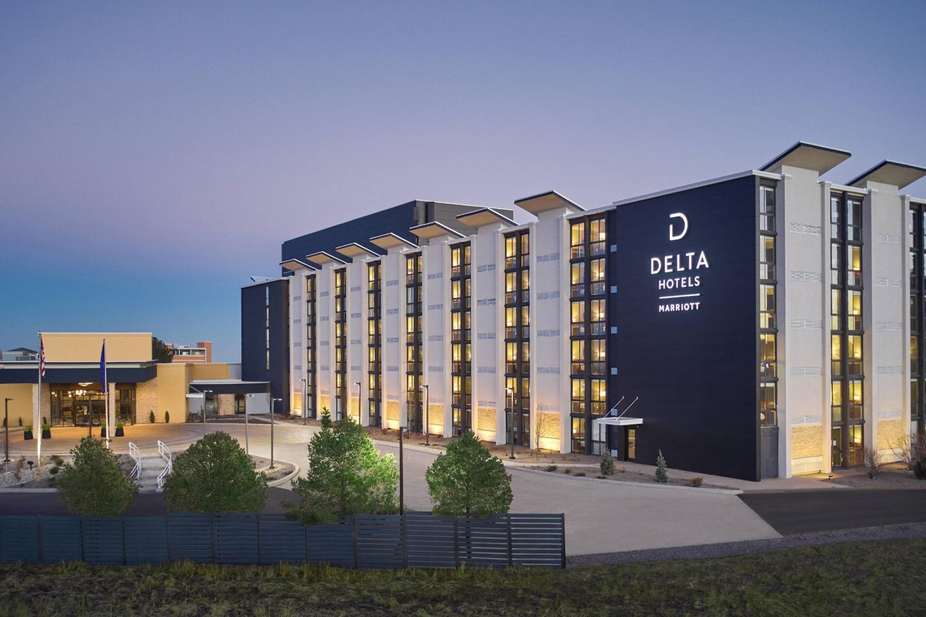 Hotel Delta Hotels by Marriott Denver Thornton - Image 1