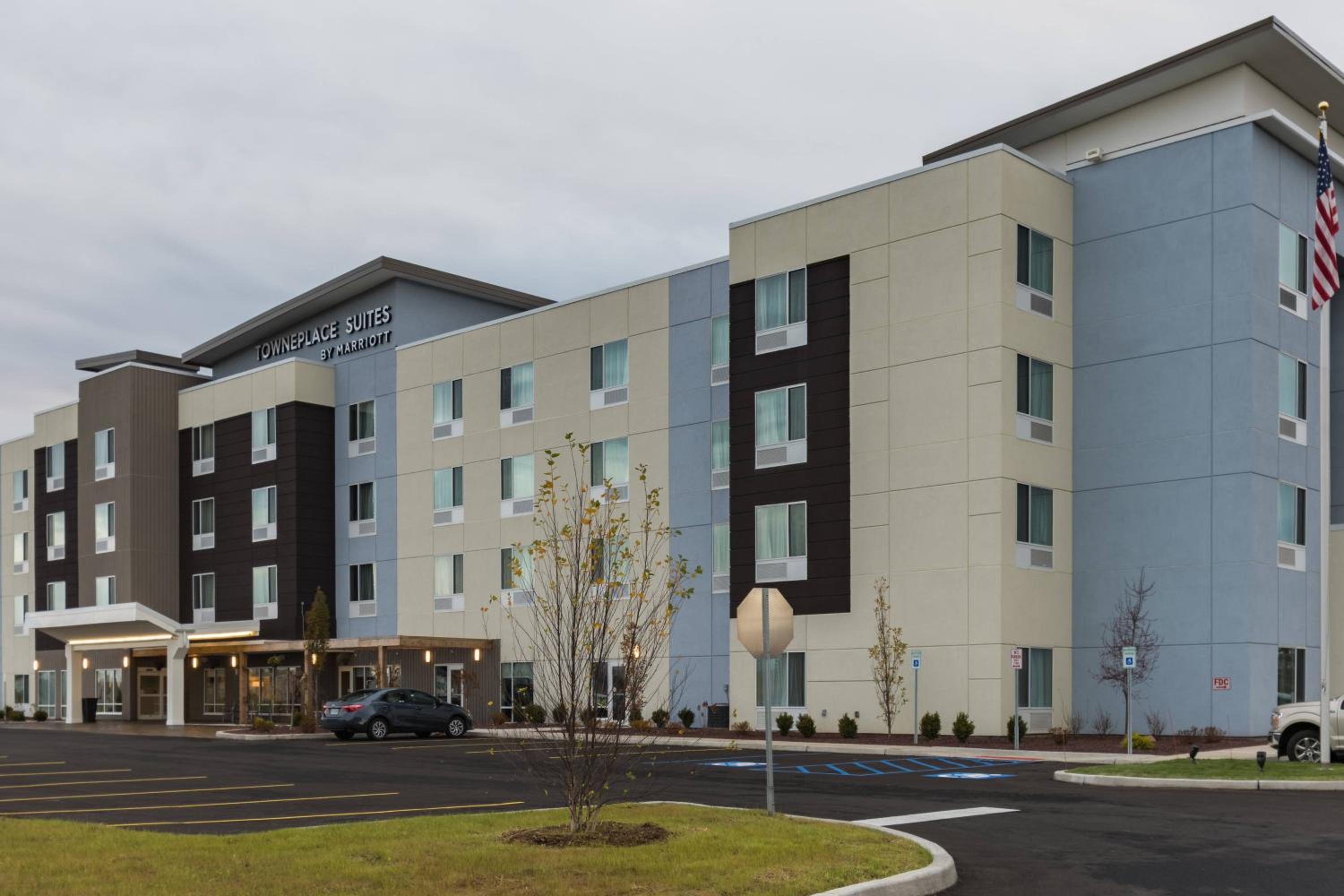 Hotel TownePlace Suites by Marriott Syracuse Clay - Image 1