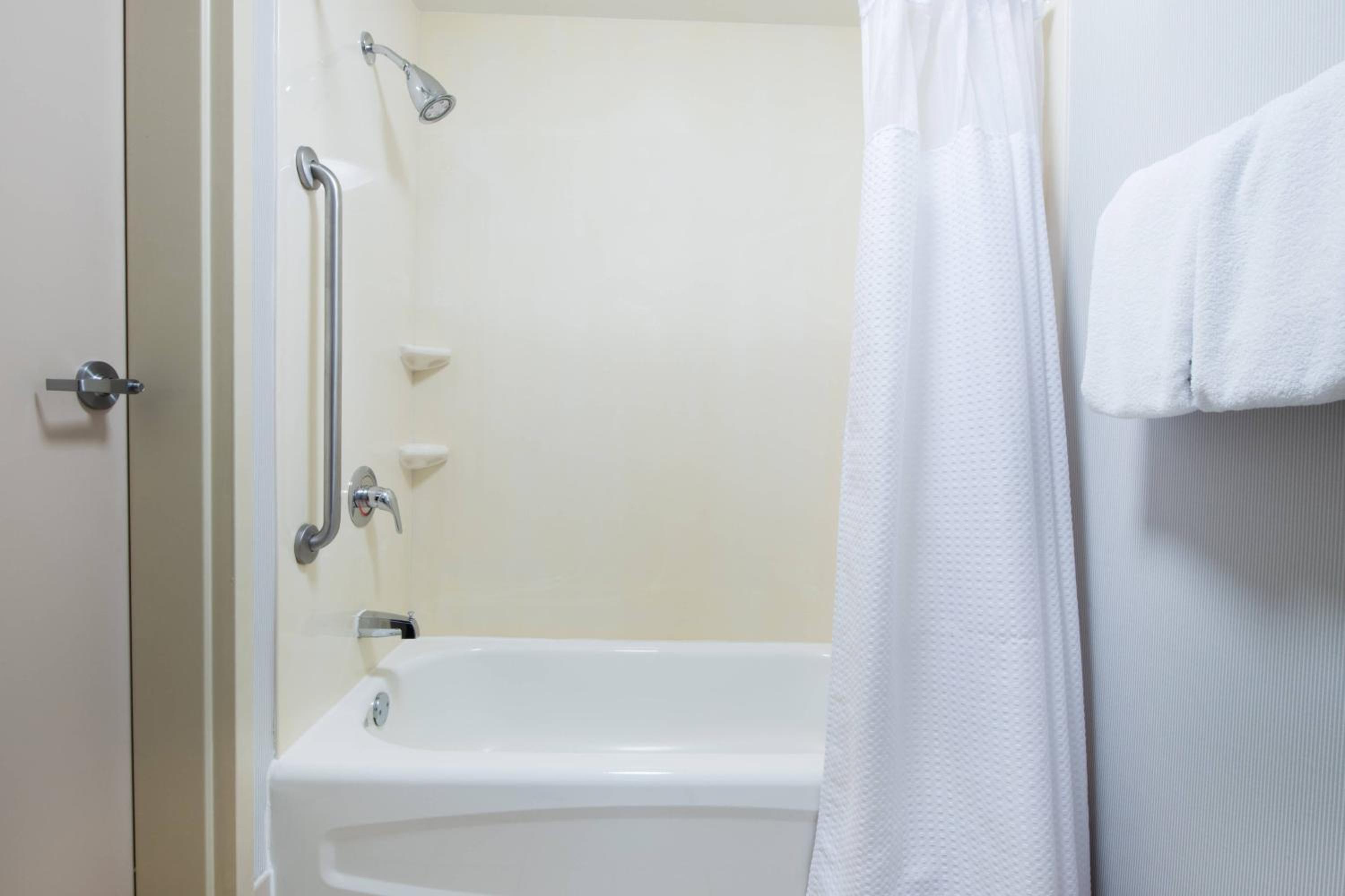Newark Vacations - Courtyard by Marriott Newark Silicon Valley - Property Image 2