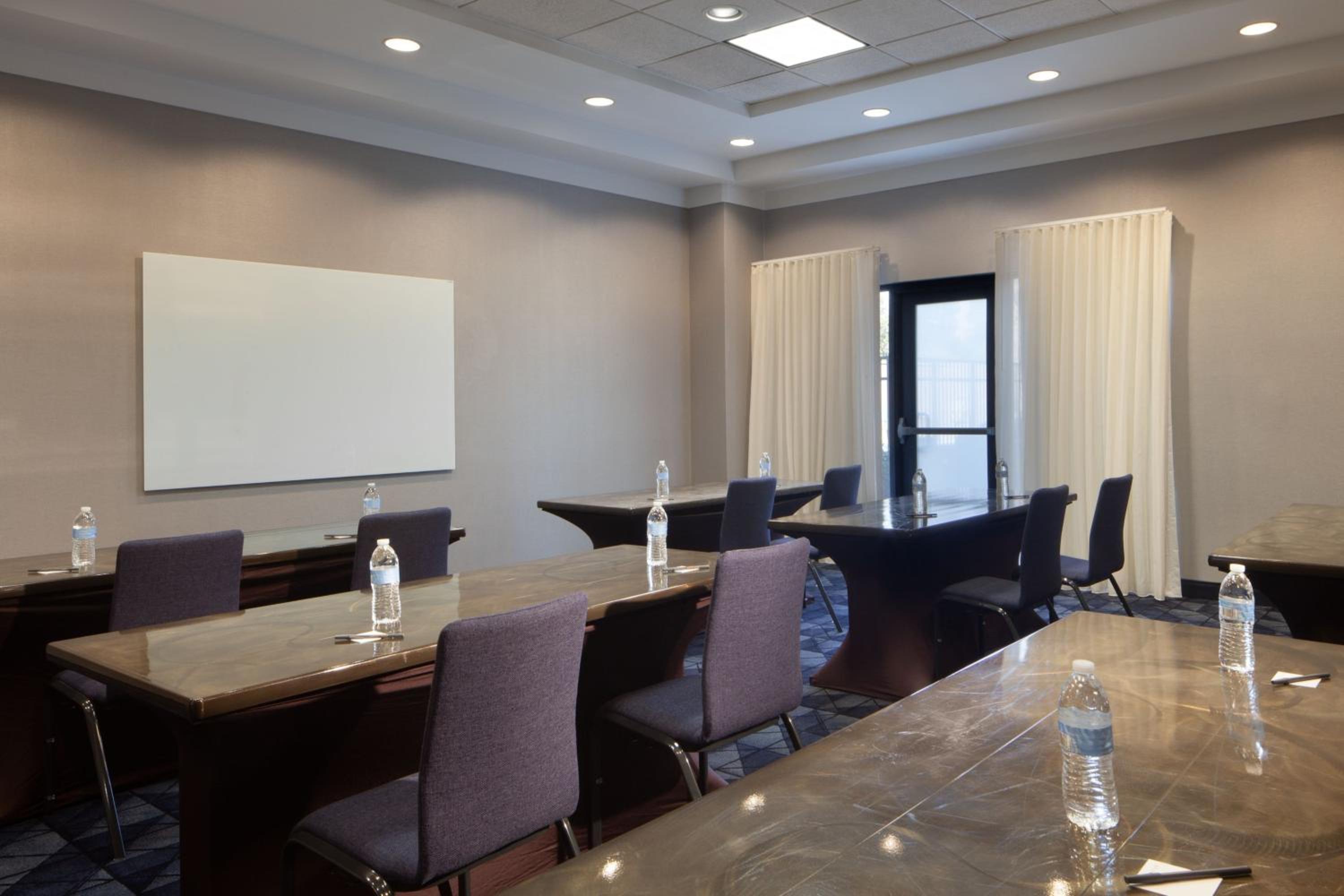 Newark Vacations - Courtyard by Marriott Newark Silicon Valley - Property Image 24