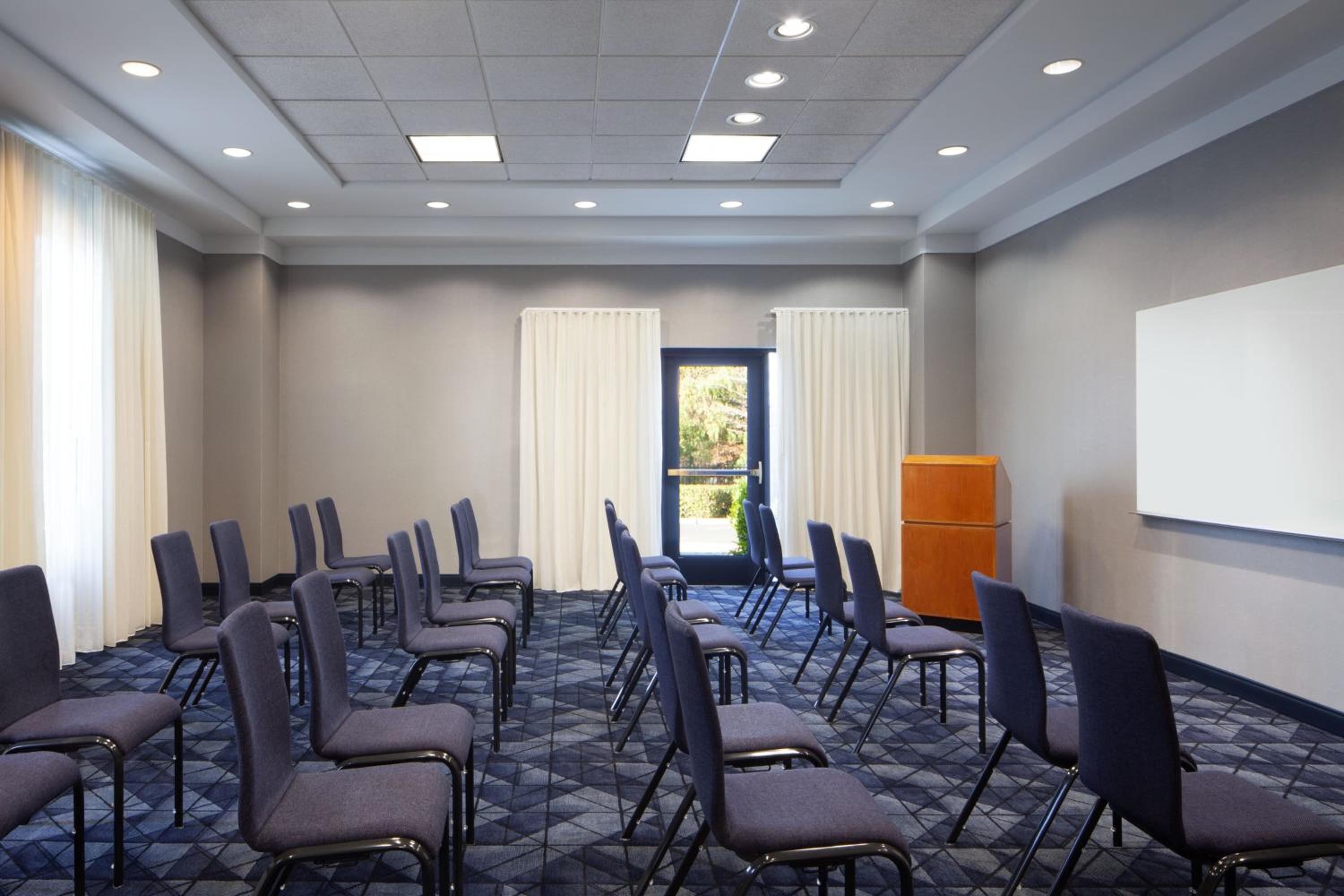 Newark Vacations - Courtyard by Marriott Newark Silicon Valley - Property Image 25