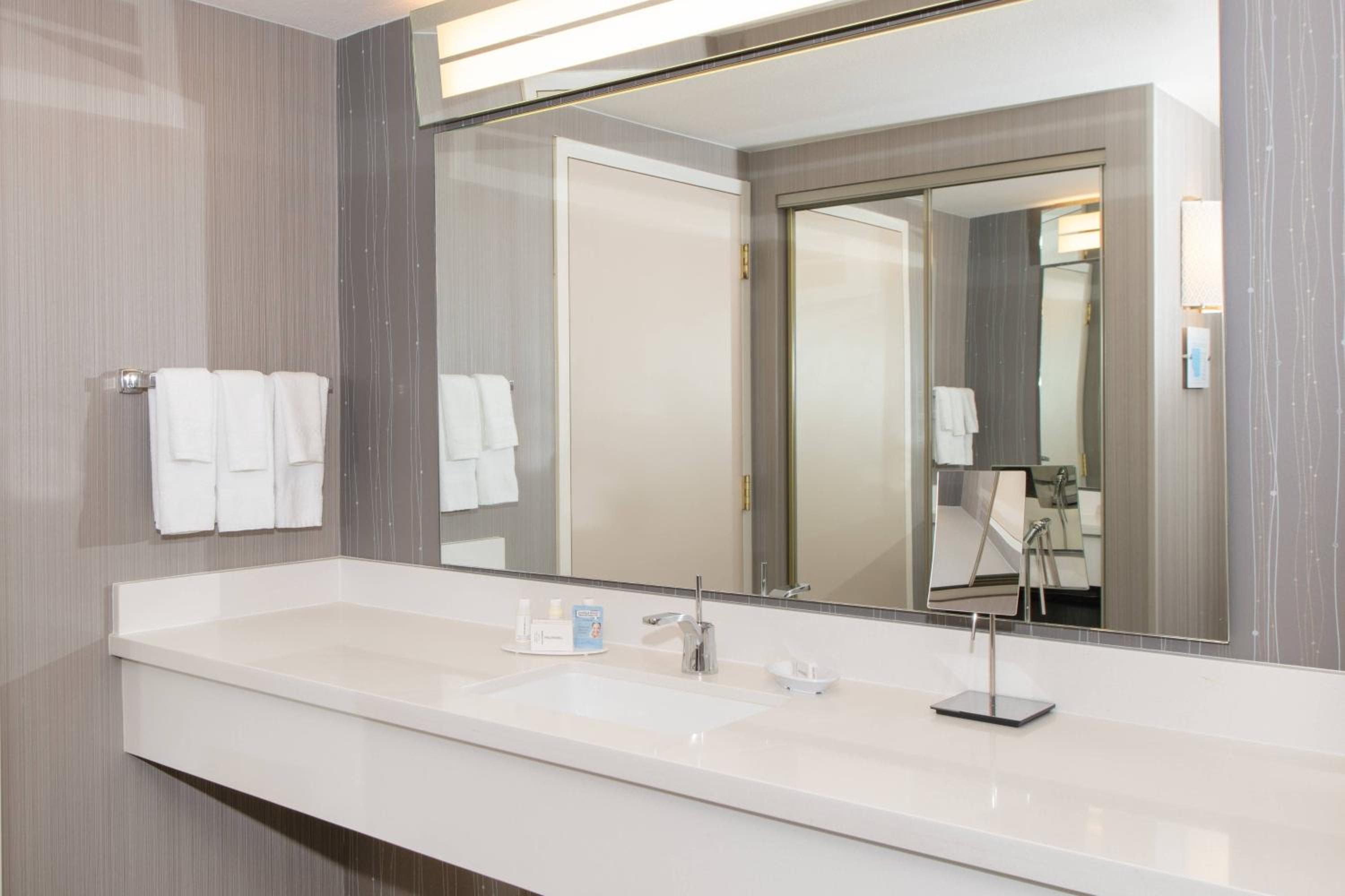 Newark Vacations - Courtyard by Marriott Newark Silicon Valley - Property Image 14