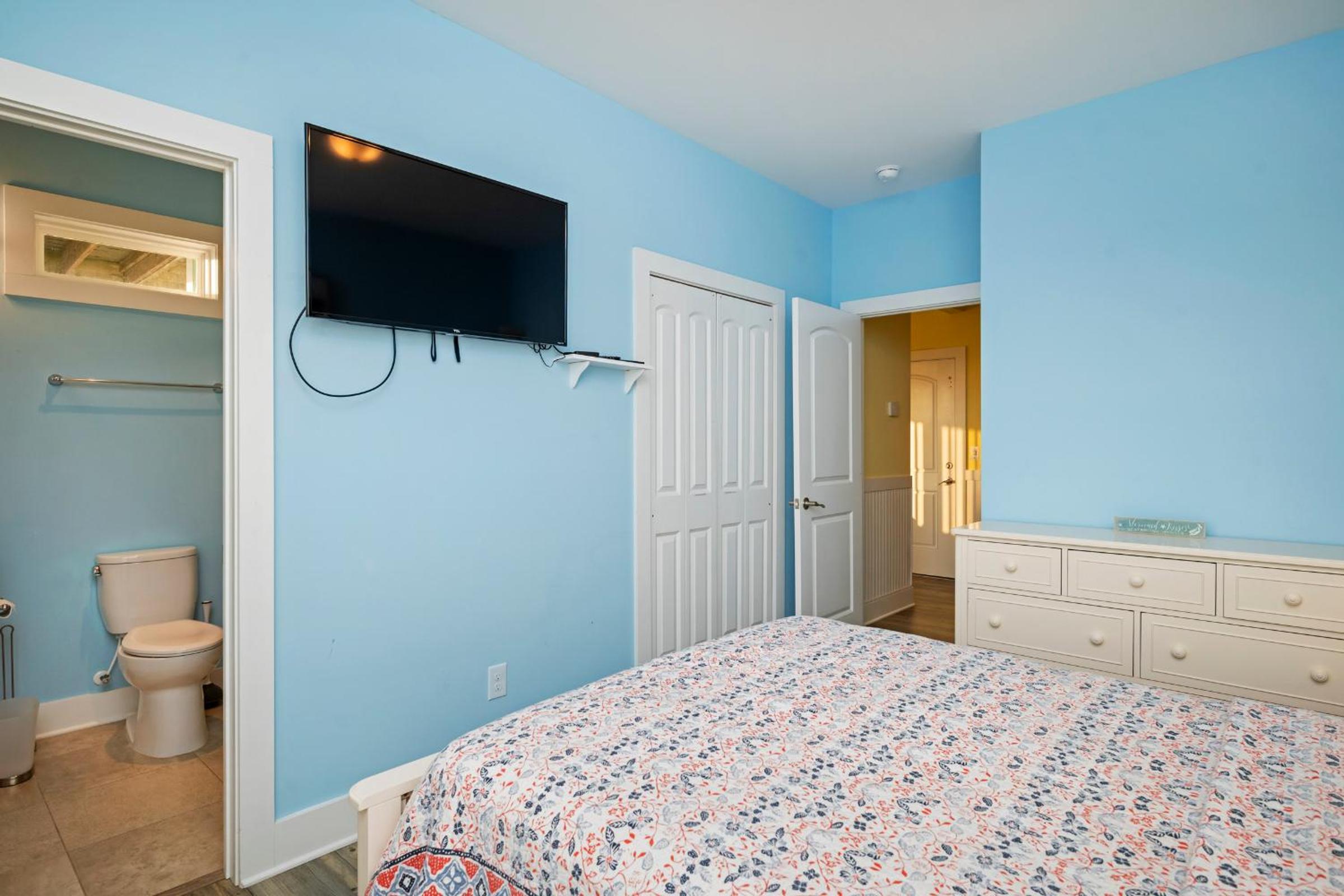 Summer Sea by Oak Island Accommodations