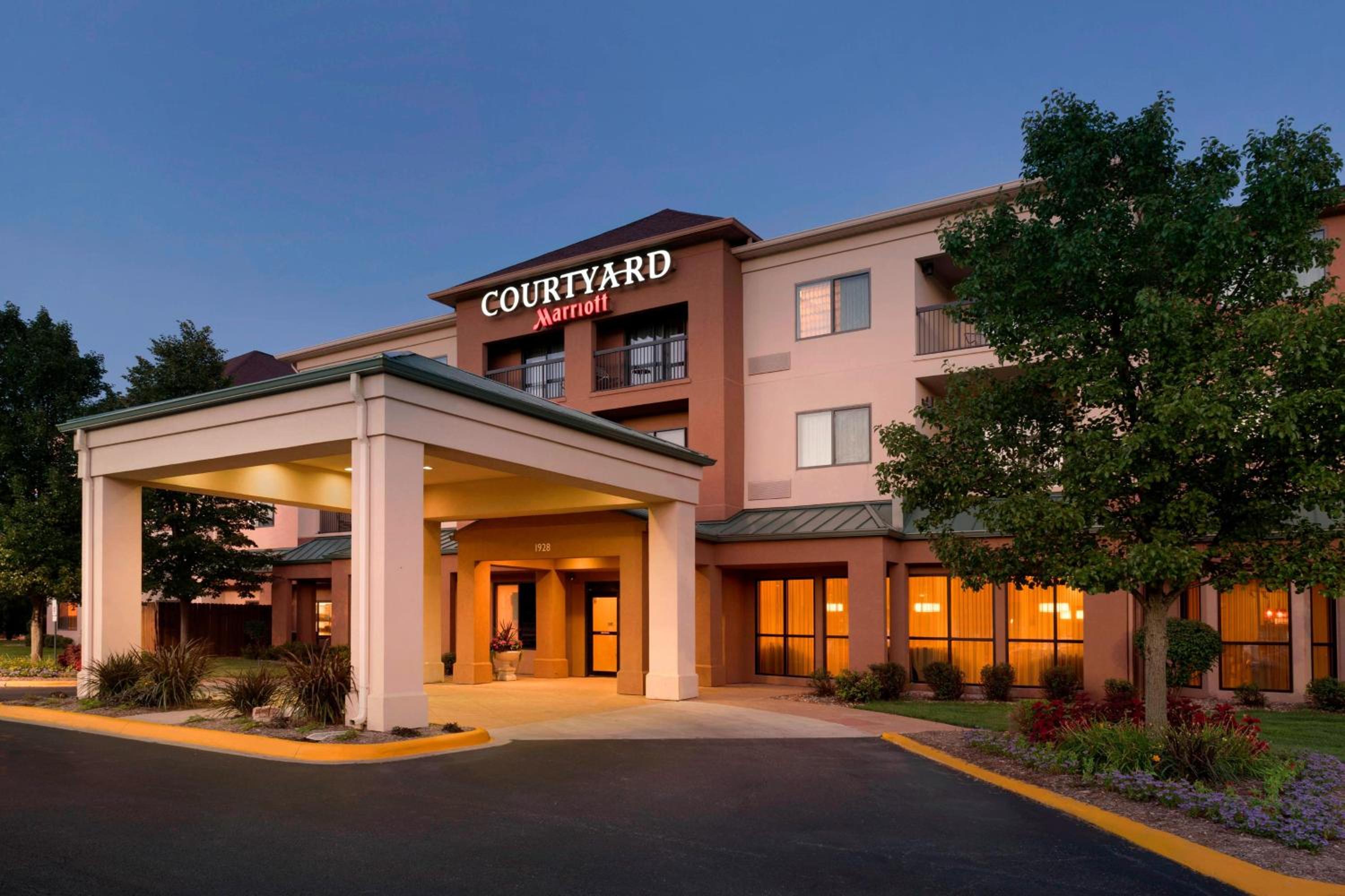Peoria Vacations - Courtyard by Marriott Peoria - Property Image 2