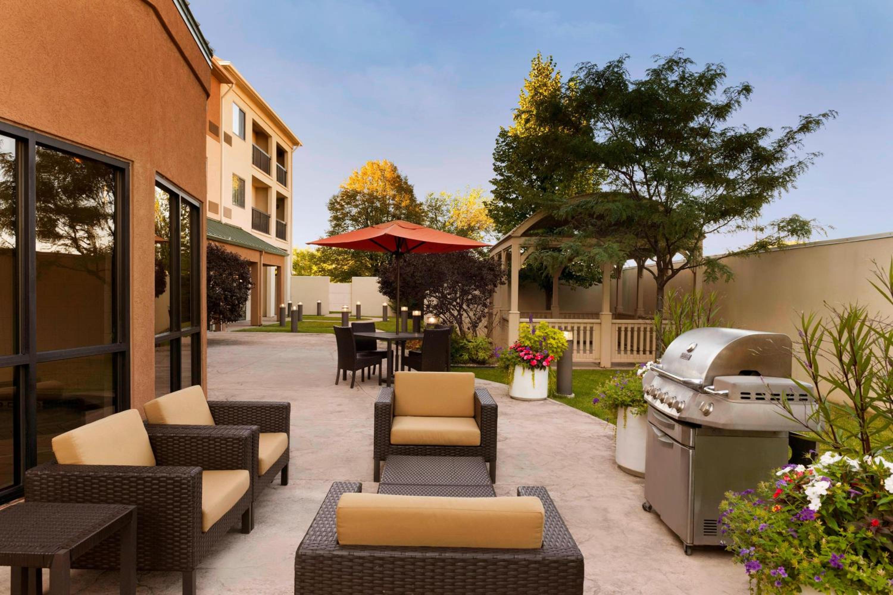 Peoria Vacations - Courtyard by Marriott Peoria - Property Image 5