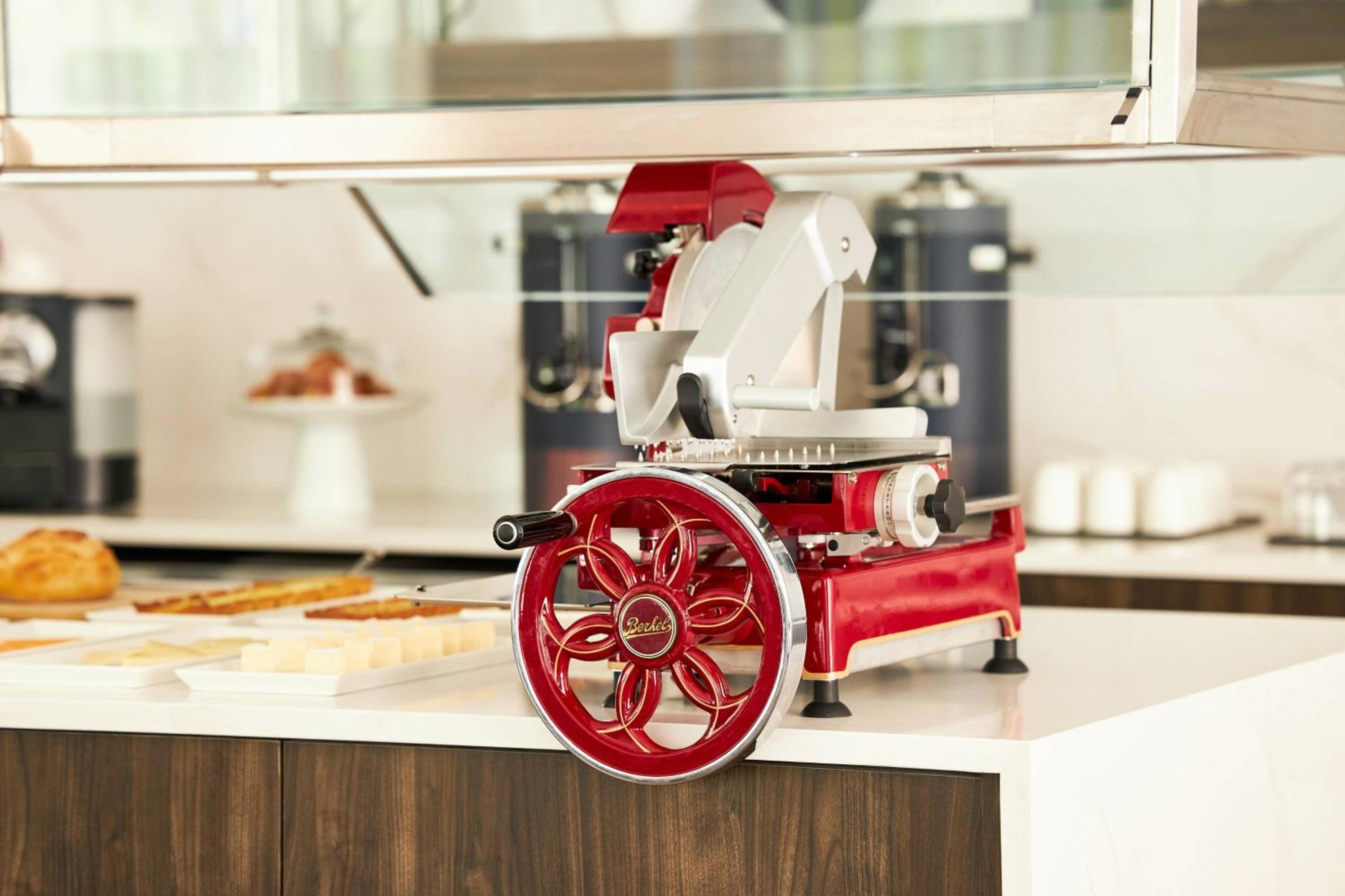 Columbus Vacations - AC Hotel by Marriott Columbus Downtown - Property Image 2