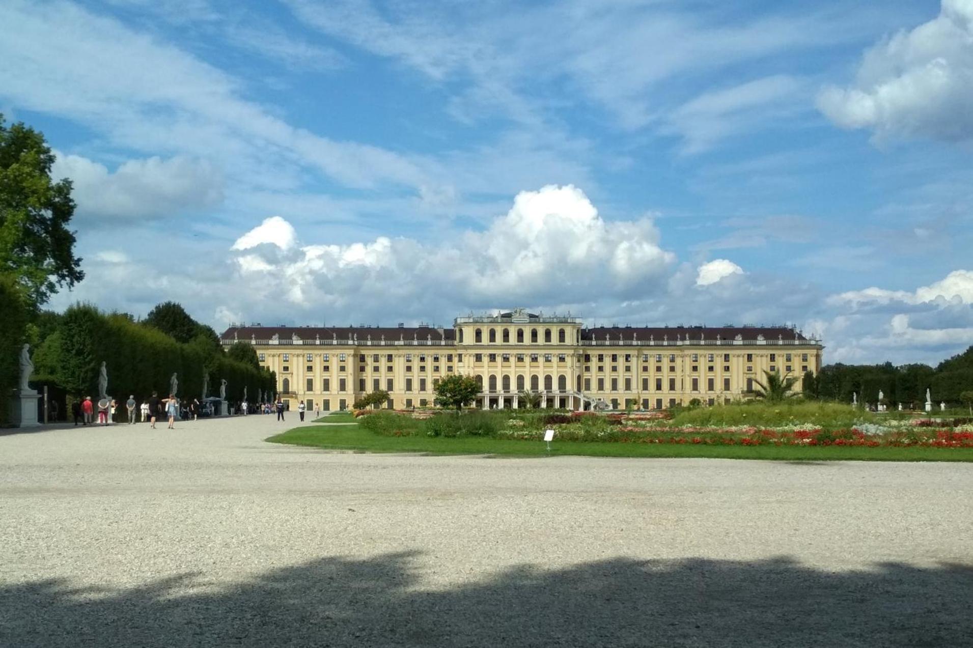 Central Mariahilfer Apartment 4 min to the city shopping center and Schönbrunn Palace