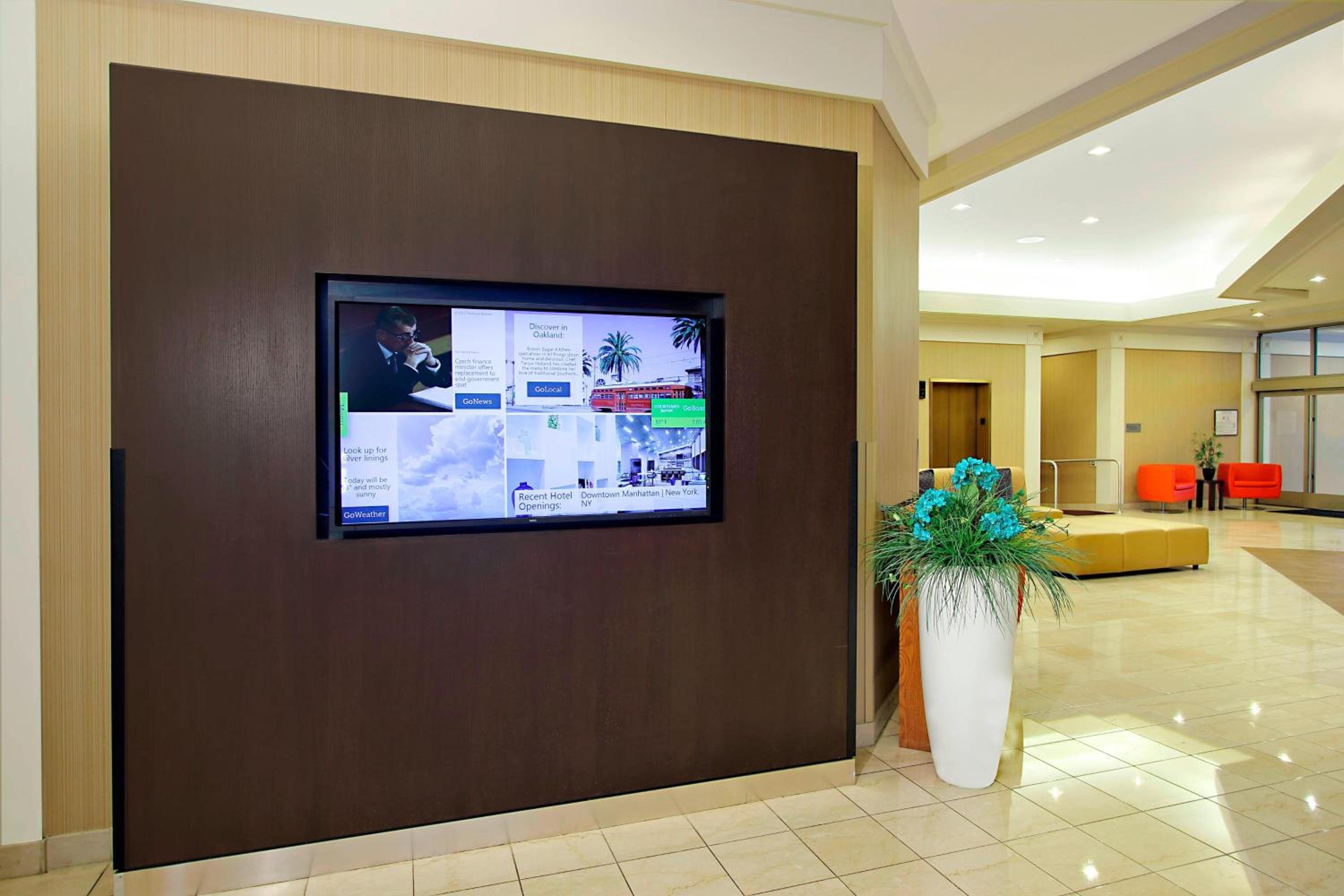 Oakland Vacations - Courtyard Oakland Downtown - Property Image 7