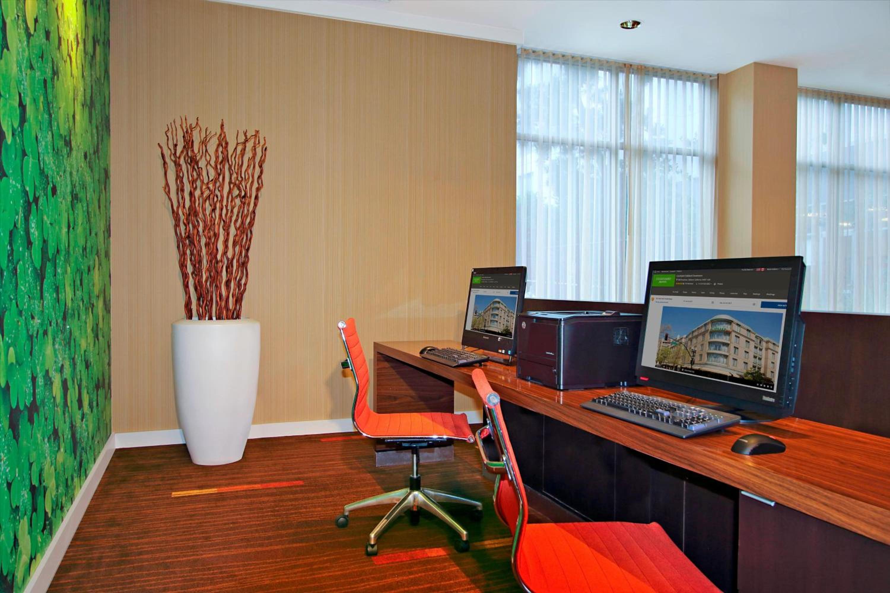 Oakland Vacations - Courtyard Oakland Downtown - Property Image 9