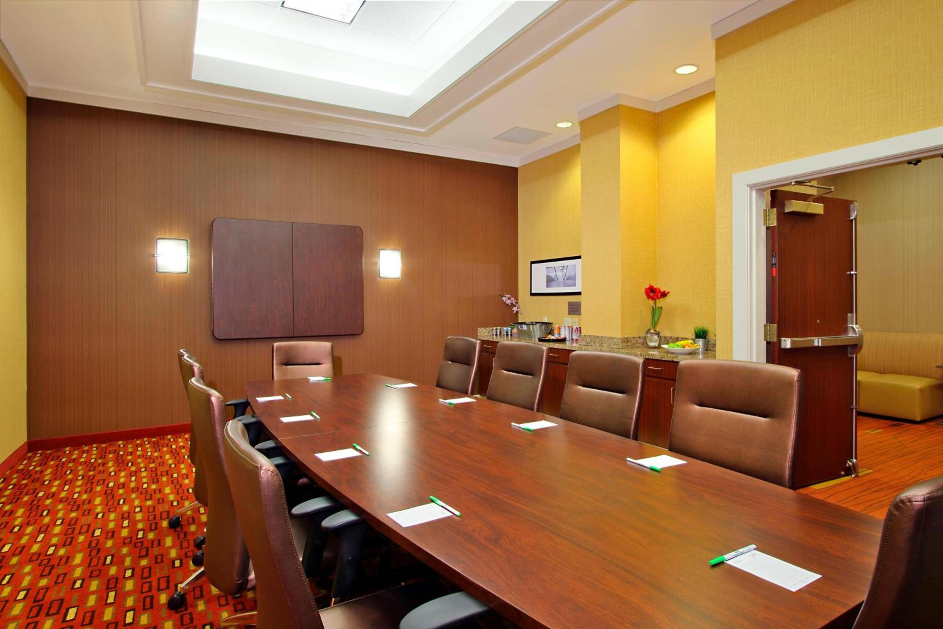 Oakland Vacations - Courtyard Oakland Downtown - Property Image 29