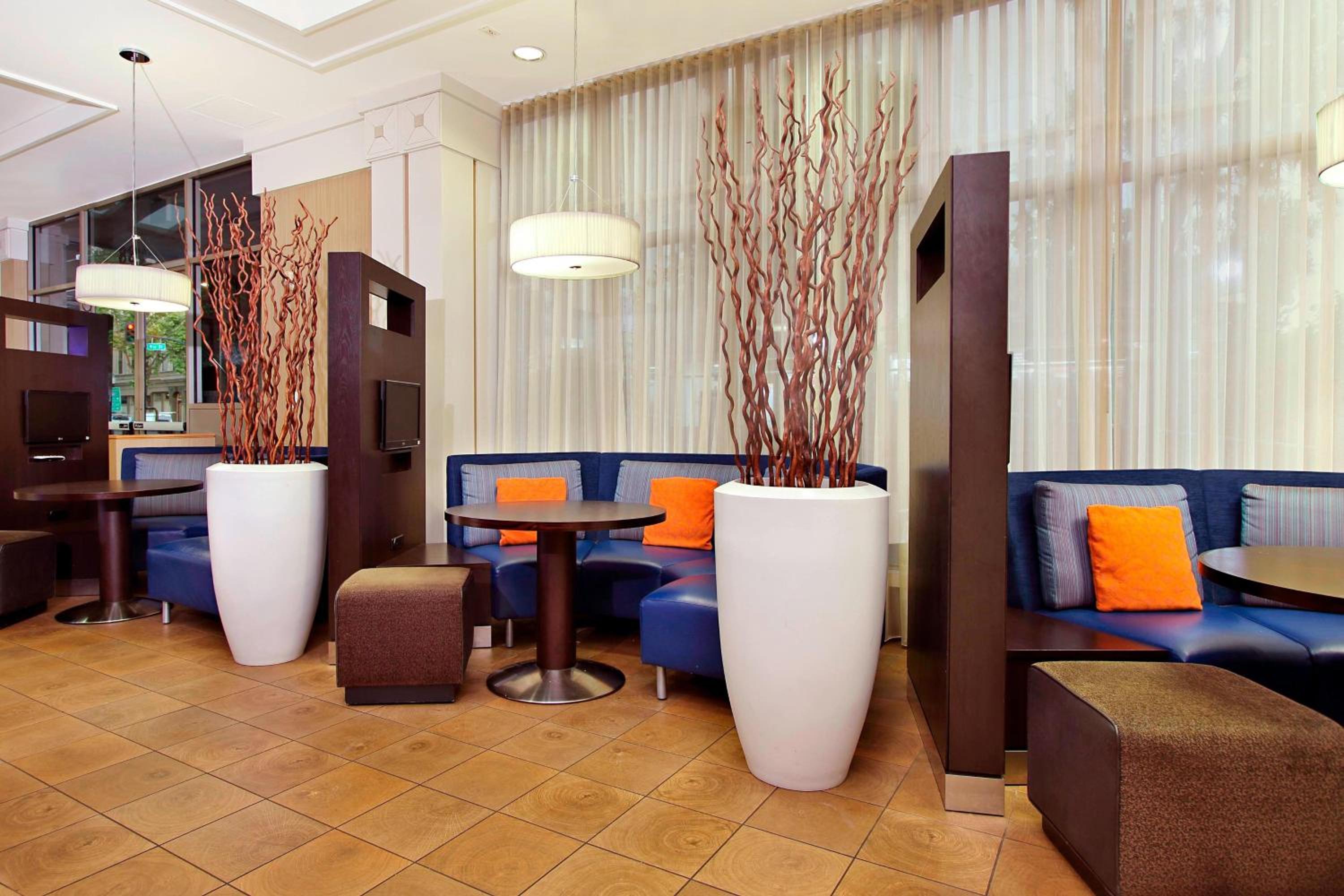 Oakland Vacations - Courtyard Oakland Downtown - Property Image 10