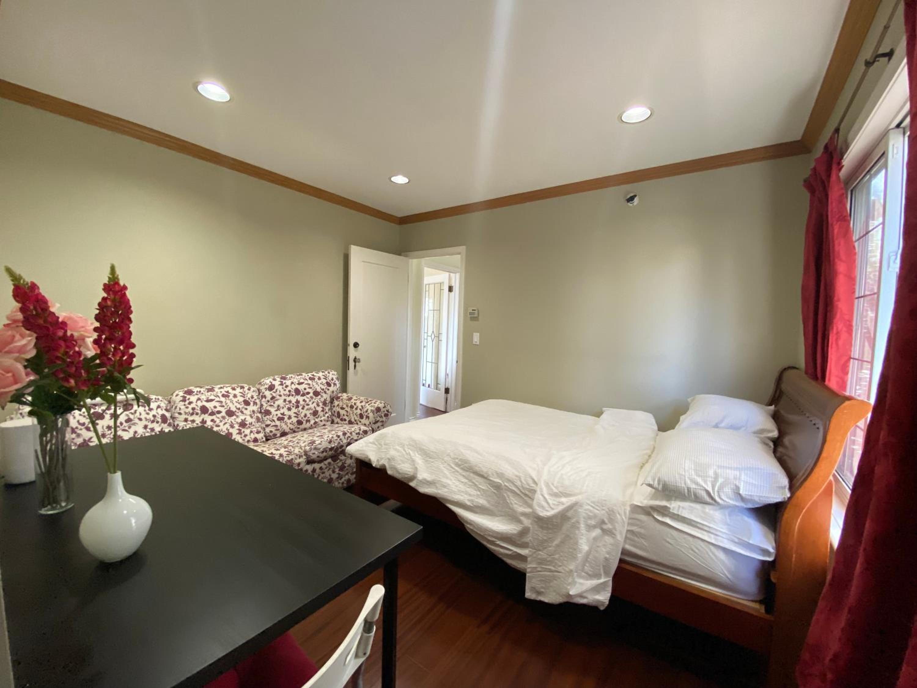 Vancouver Vacations - Cozy Dunbar 3 Beds Home w/ Views - Property Image 7