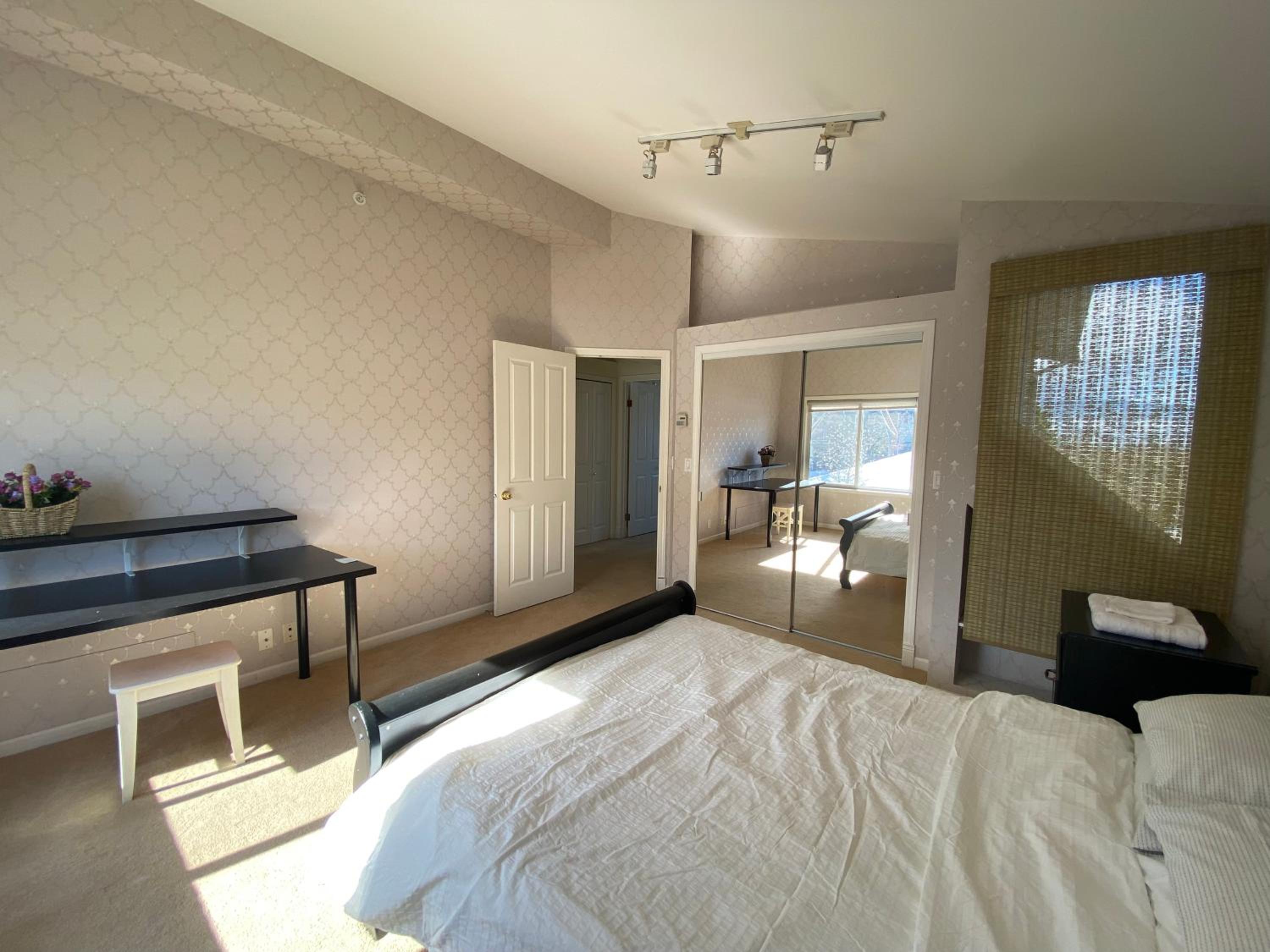 Vancouver Vacations - Cozy Dunbar 3 Beds Home w/ Views - Property Image 5