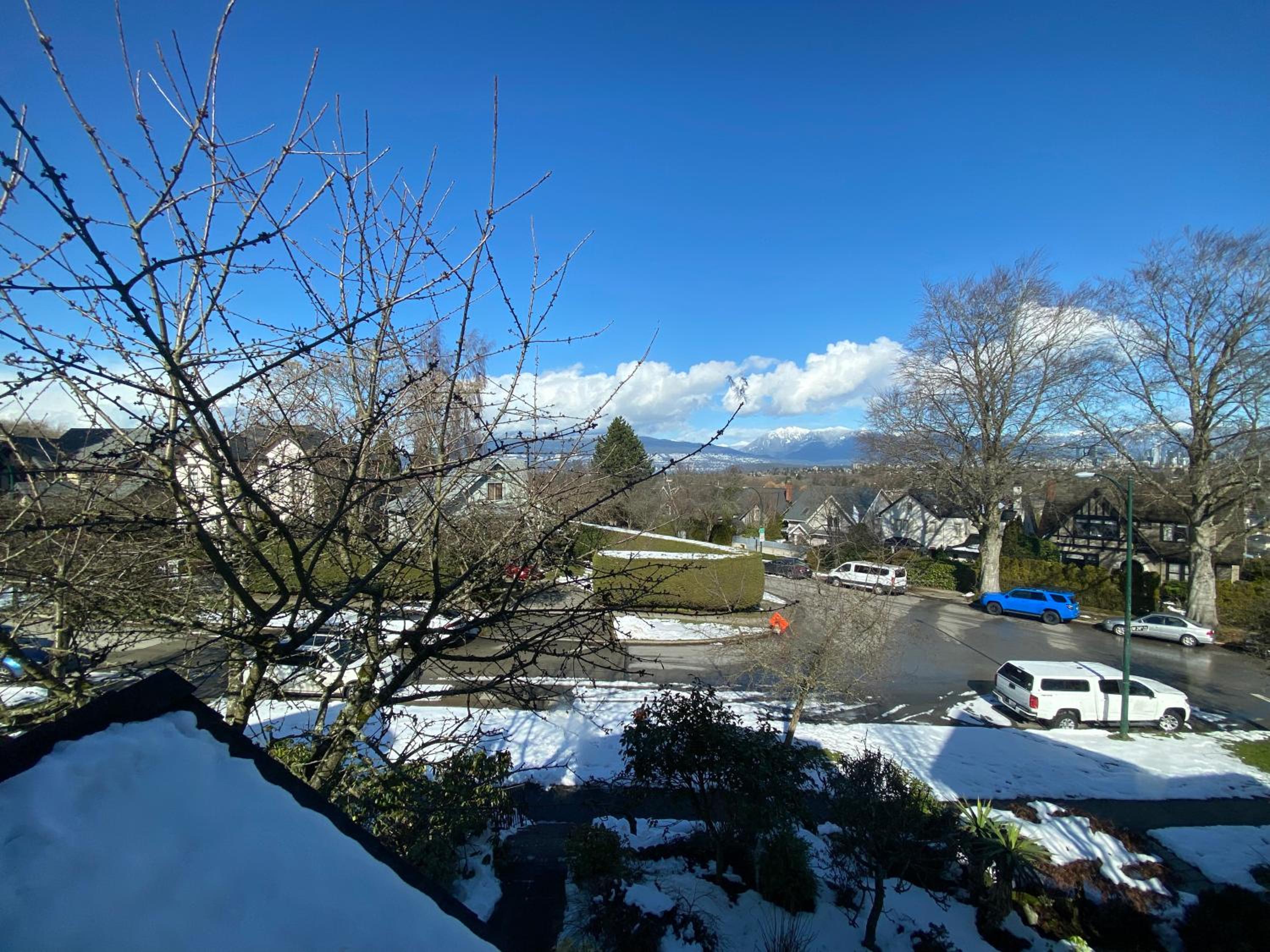 Vancouver Vacations - Cozy Dunbar 3 Beds Home w/ Views - Property Image 3