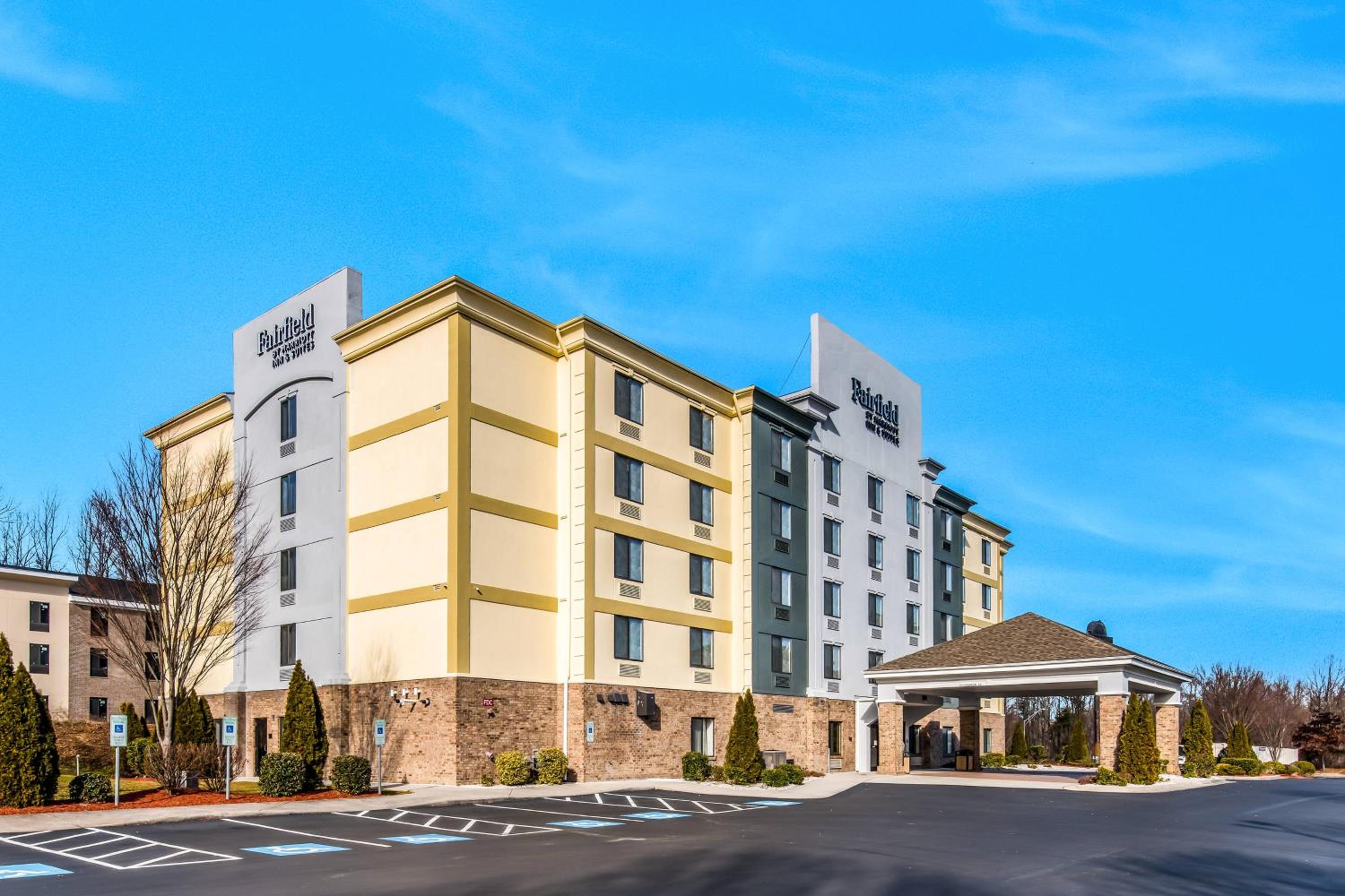 Hotel Fairfield by Marriott Inn & Suites Greensboro Coliseum Area - Image 1