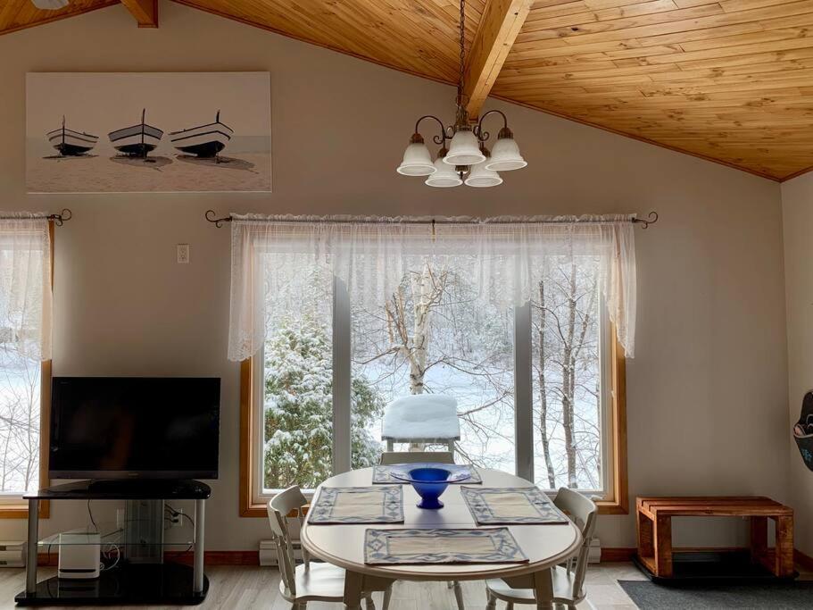 Le Chalet Bleu, aux pieds des Monts-Valin