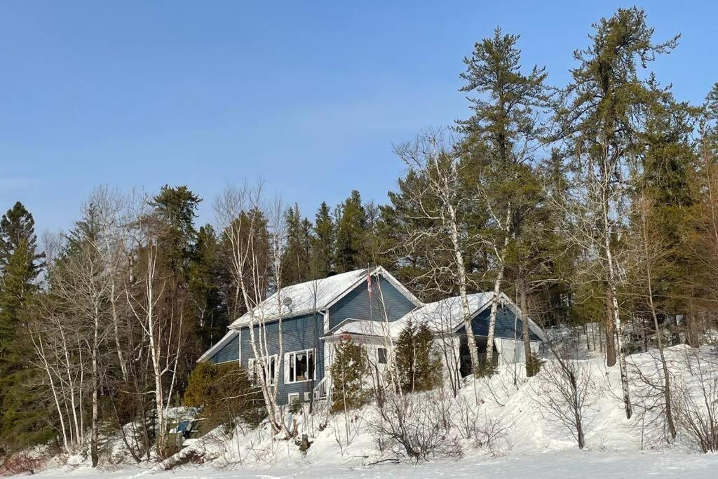 Le Chalet Bleu, aux pieds des Monts-Valin