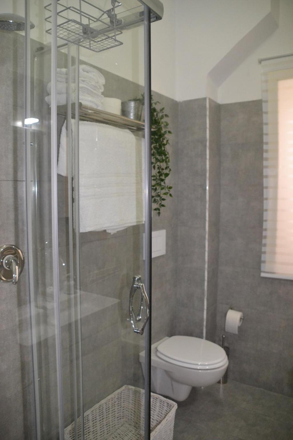 Dolphin House en Pompei — bathroom