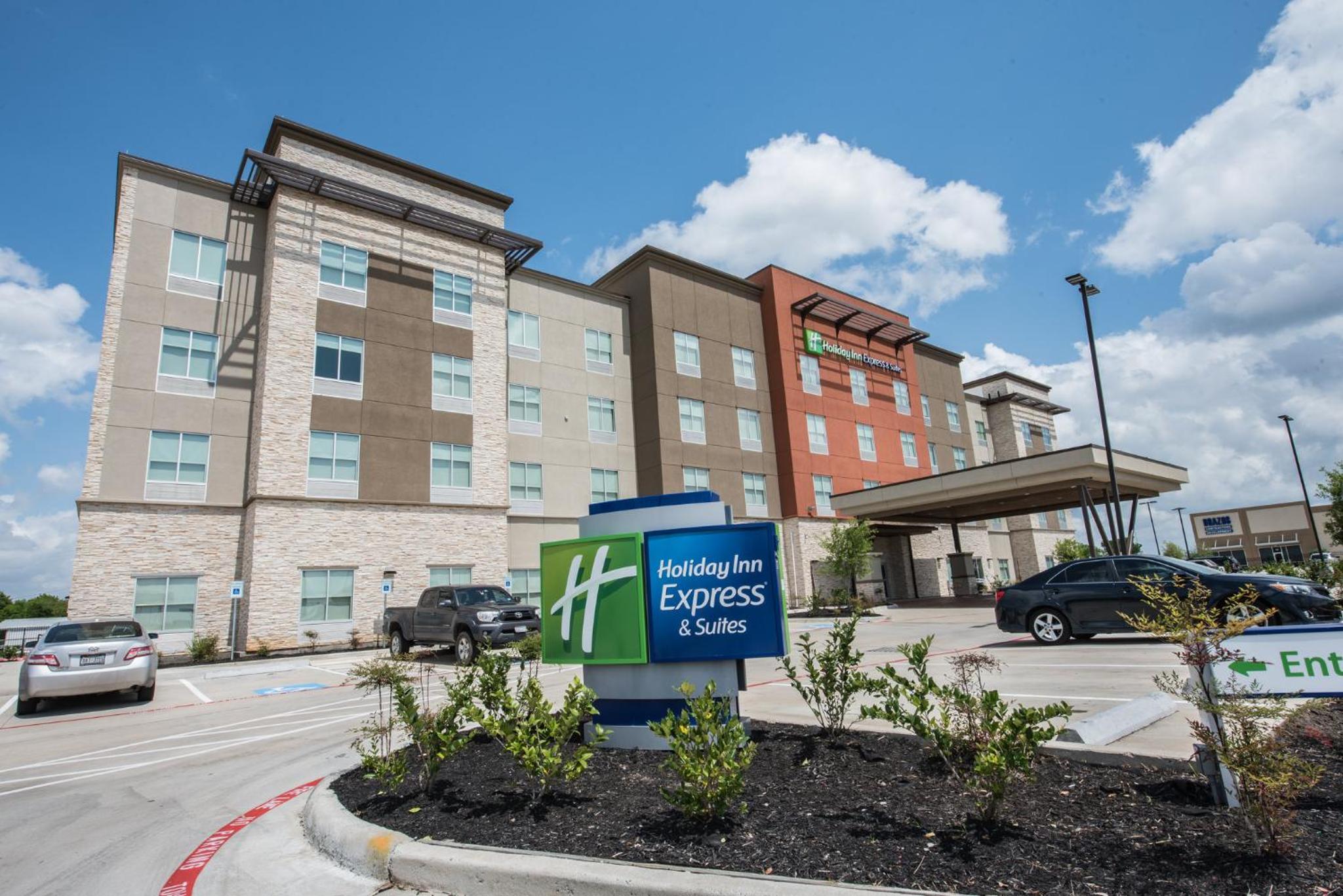 Hotel Holiday Inn Express & Suites Houston - Hobby Airport Area, an IHG Hotel - Image 1