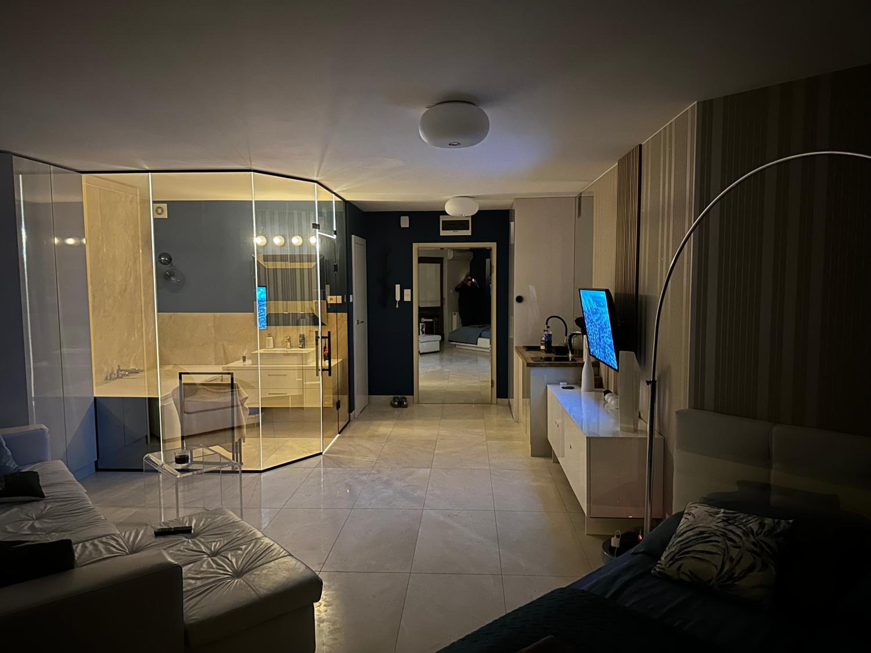 Maloves Magic’s Apartment