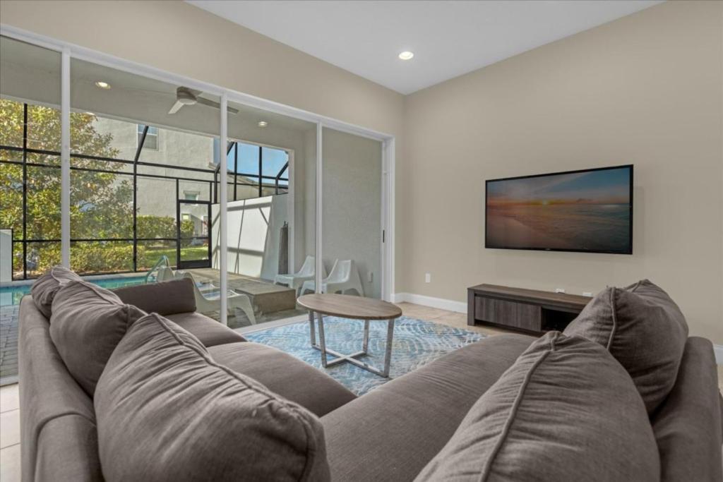 4 Bedrooms- 3 Bathrooms Festival Resort 305 Cd view 2