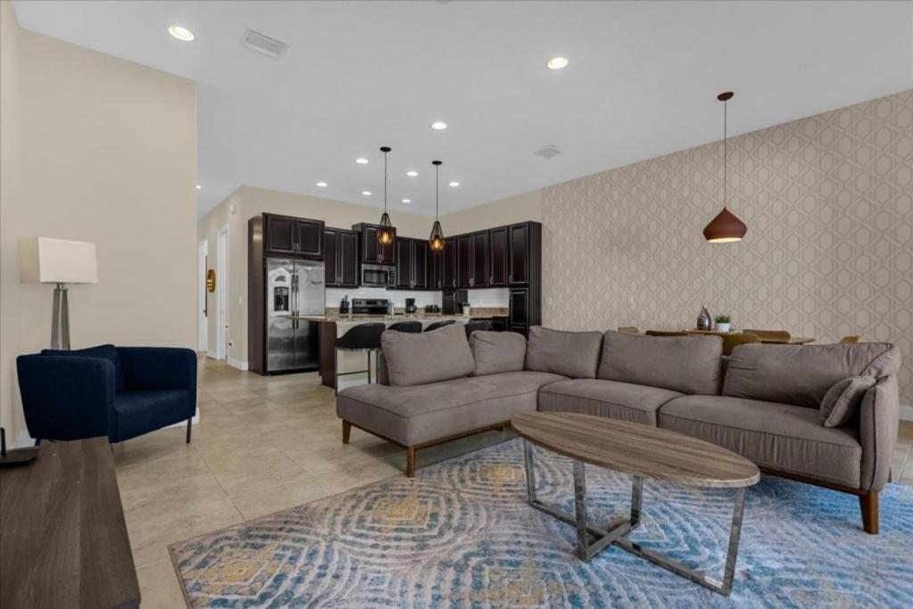 4 Bedrooms- 3 Bathrooms Festival Resort 305 Cd view 3