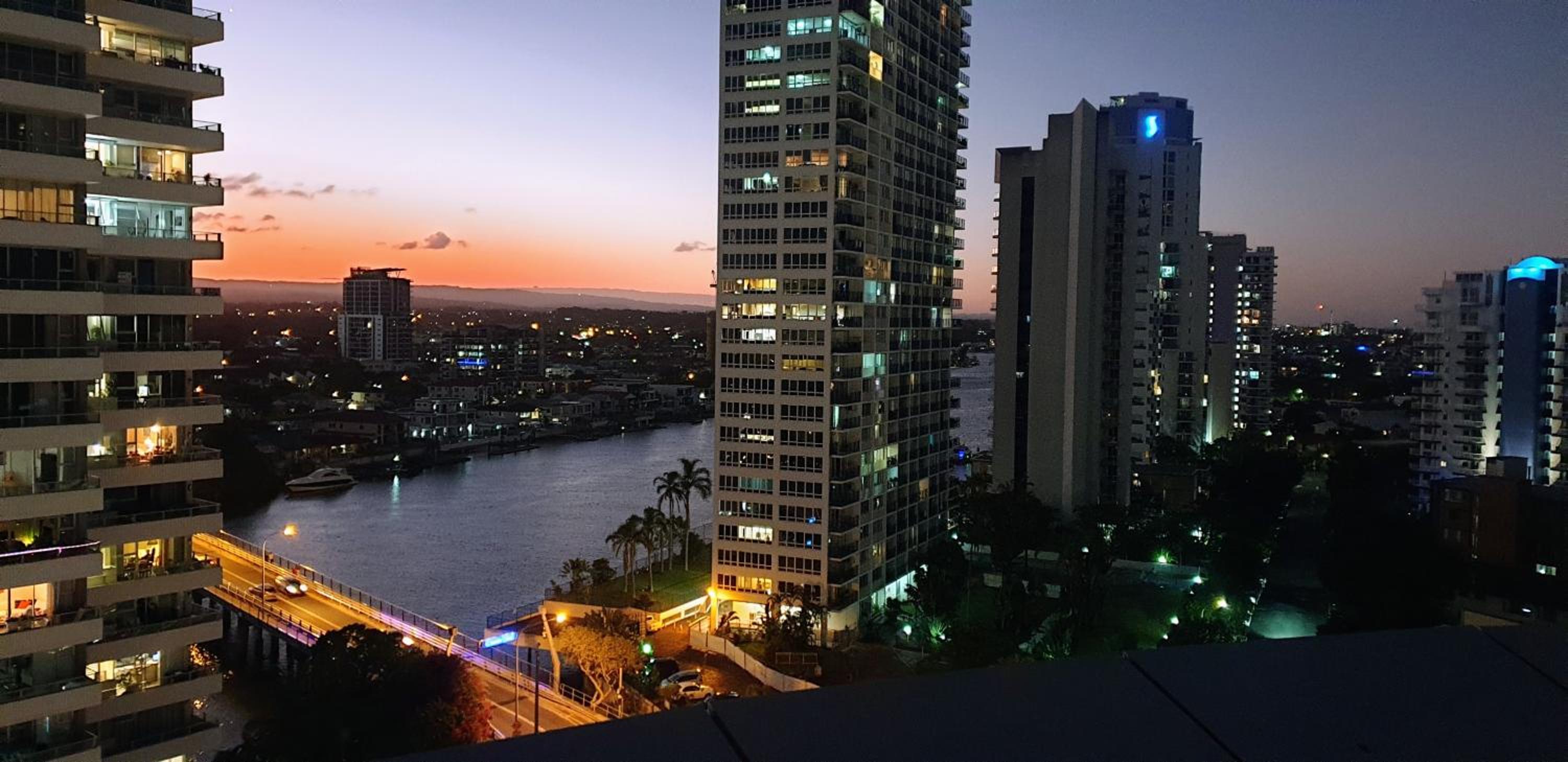 Bellagio@Chevron, Luxe, 2 Bedroom Apartment in the Heart of Surfers Paradise!