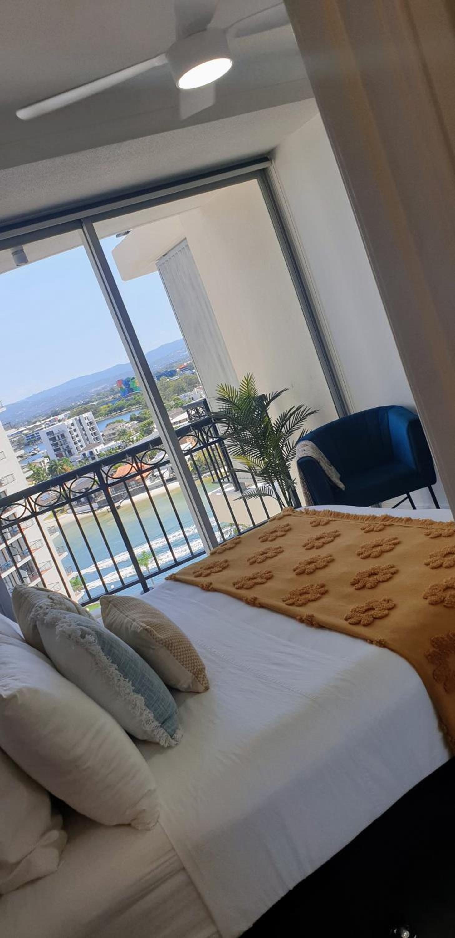 Bellagio@Chevron, Luxe, 2 Bedroom Apartment in the Heart of Surfers Paradise!