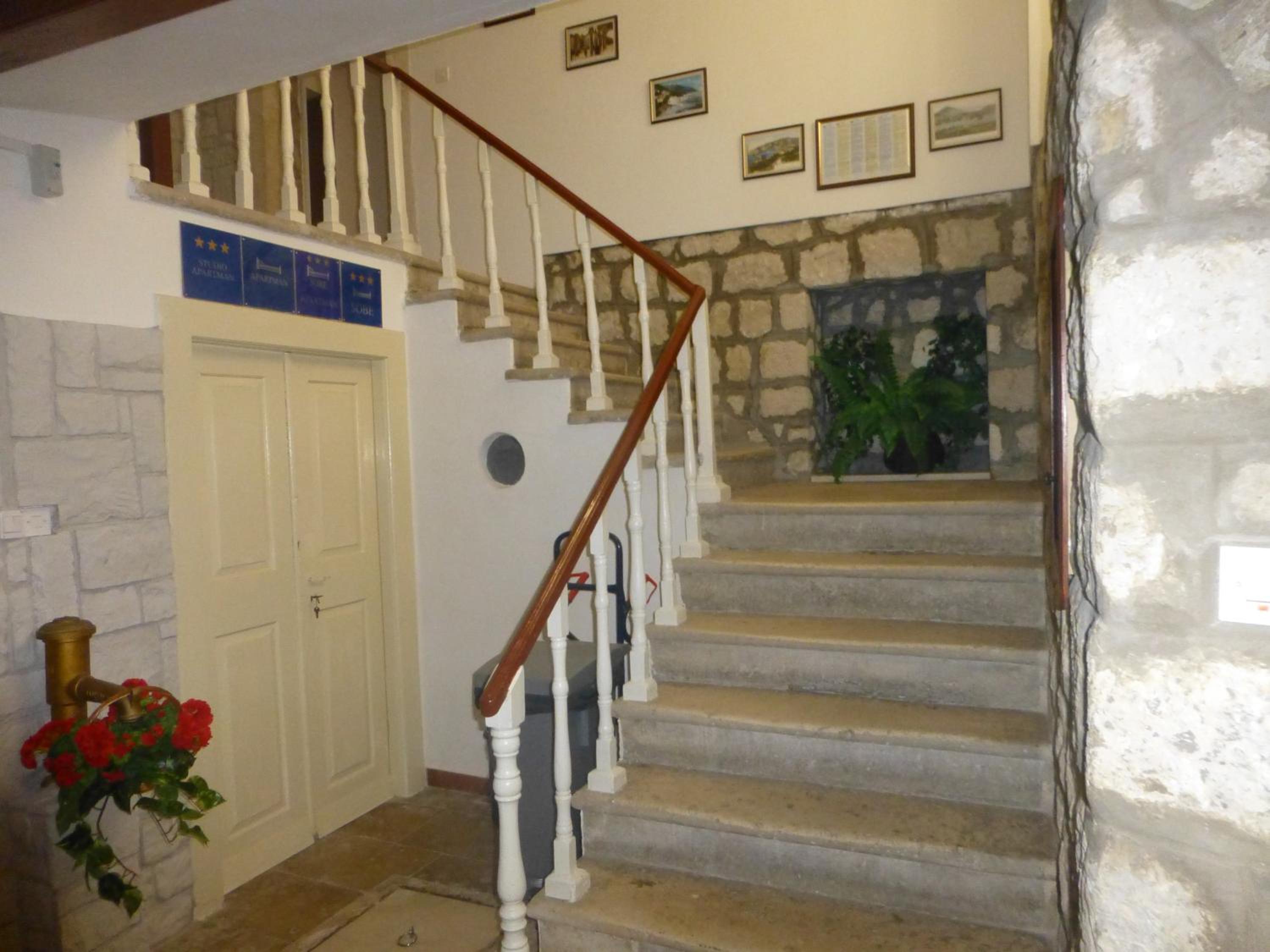 Hotel Apartments Giron - Image 1