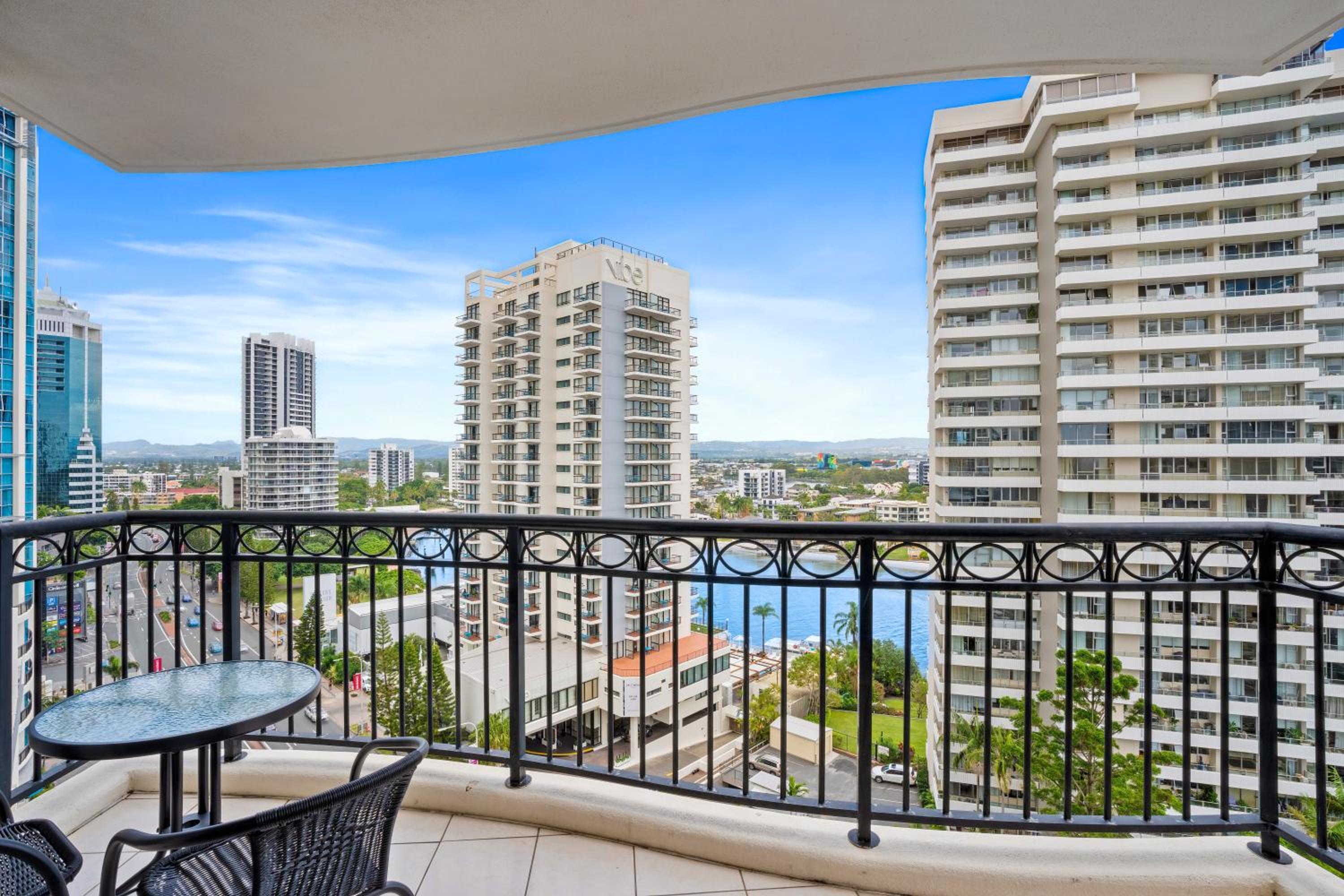 Bellagio@Chevron, Luxe, 2 Bedroom Apartment in the Heart of Surfers Paradise!