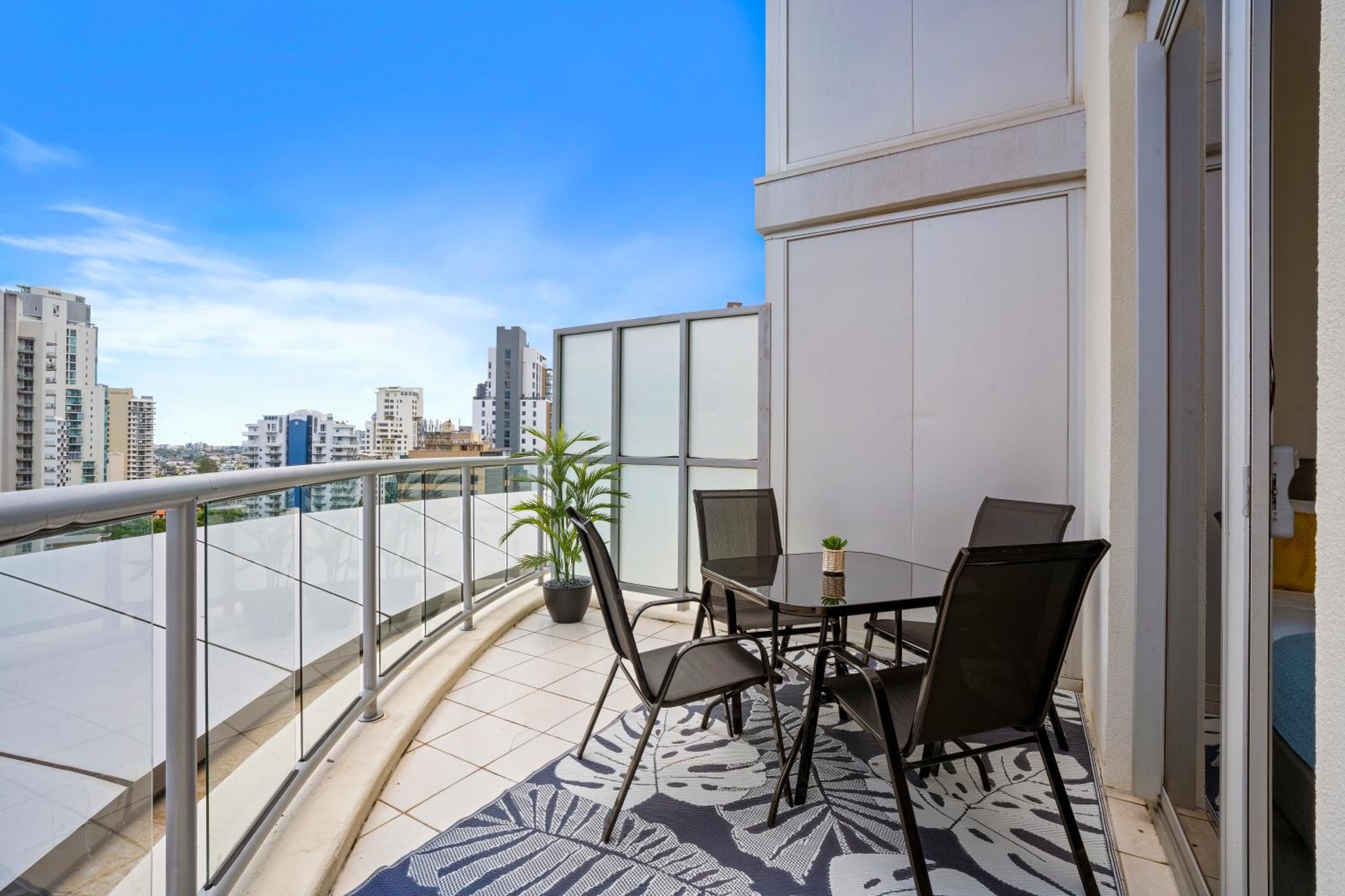 Bellagio@Chevron, Luxe, 2 Bedroom Apartment in the Heart of Surfers Paradise!