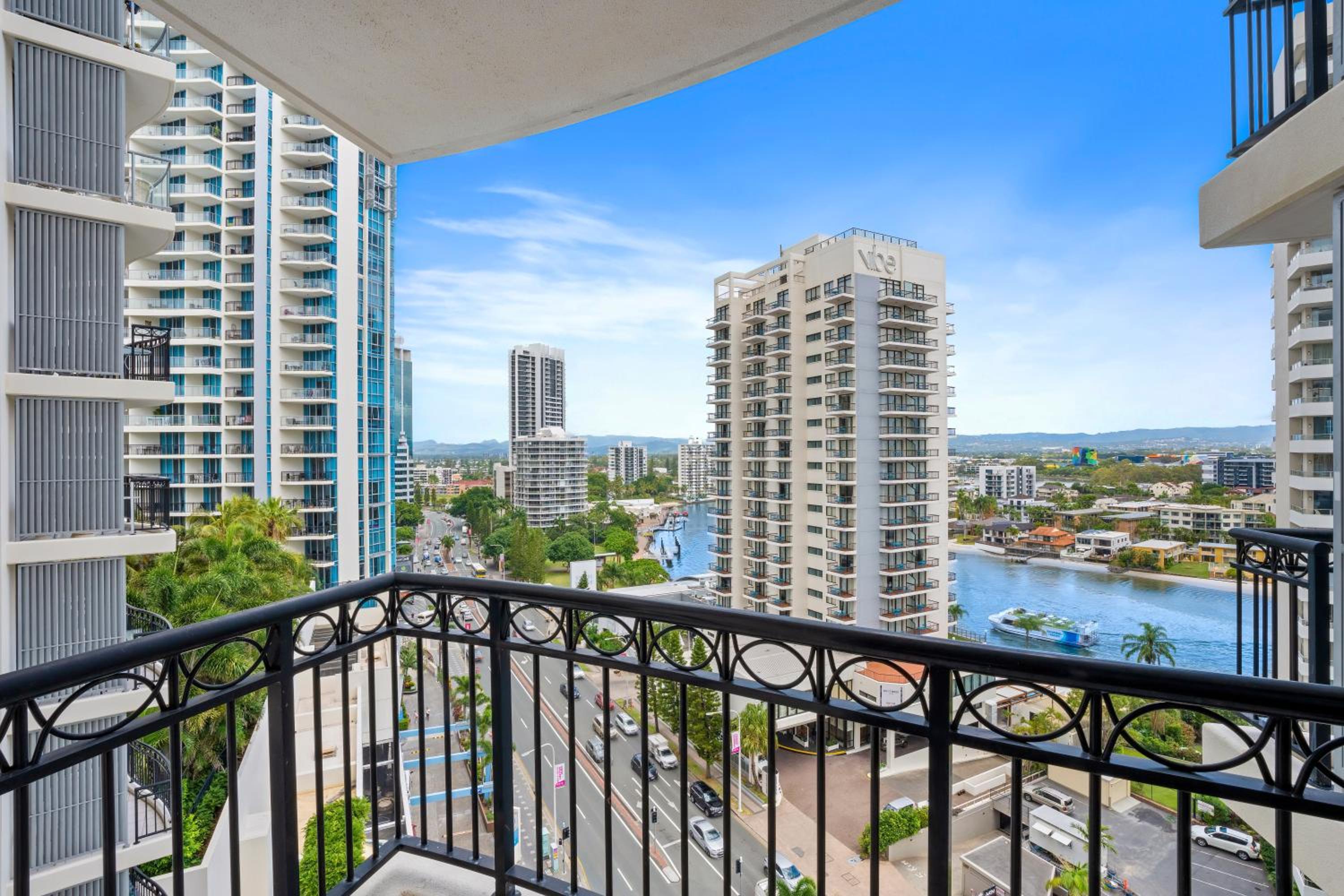 Bellagio@Chevron, Luxe, 2 Bedroom Apartment in the Heart of Surfers Paradise!