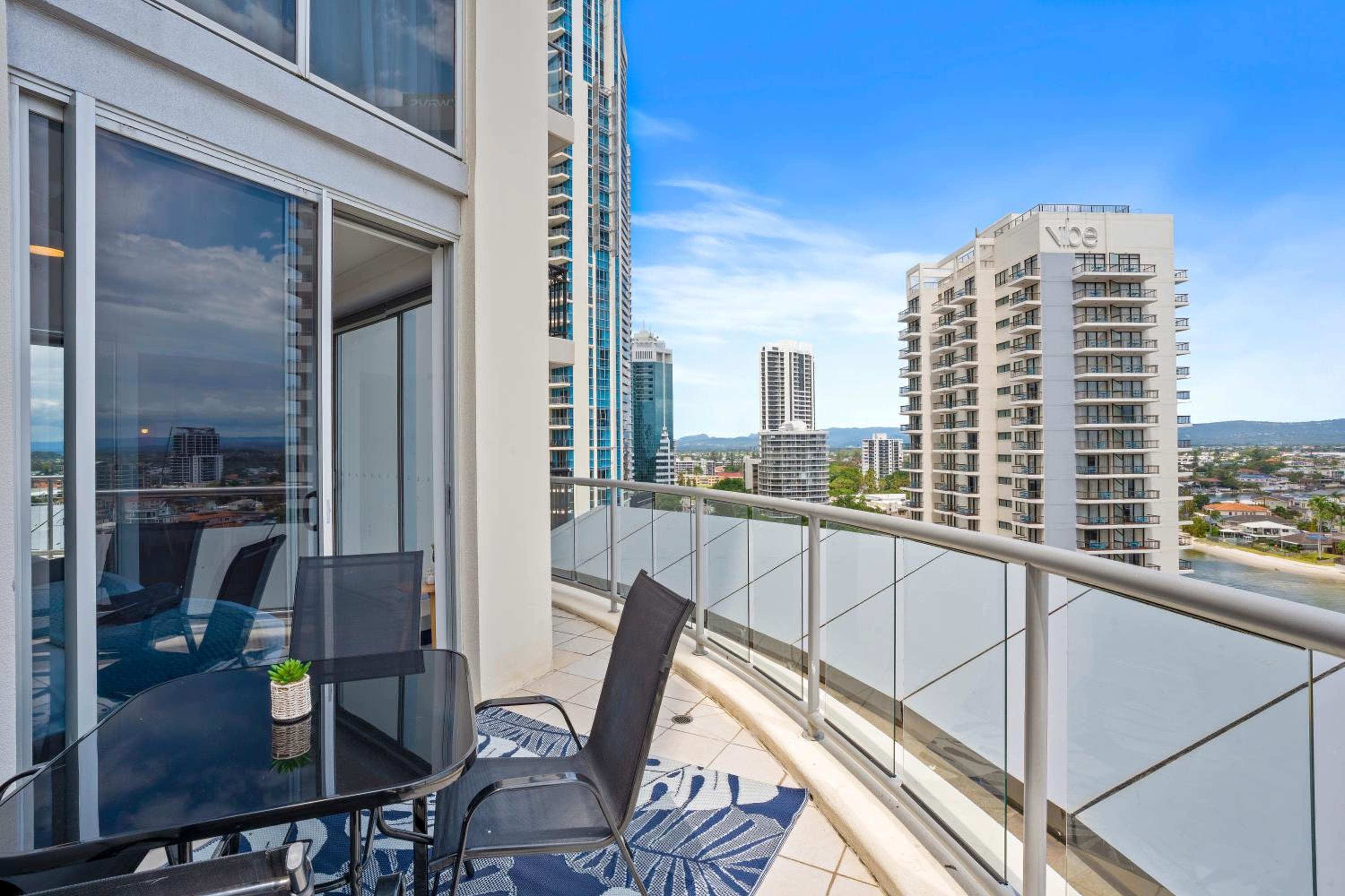 Bellagio@Chevron, Luxe, 2 Bedroom Apartment in the Heart of Surfers Paradise!
