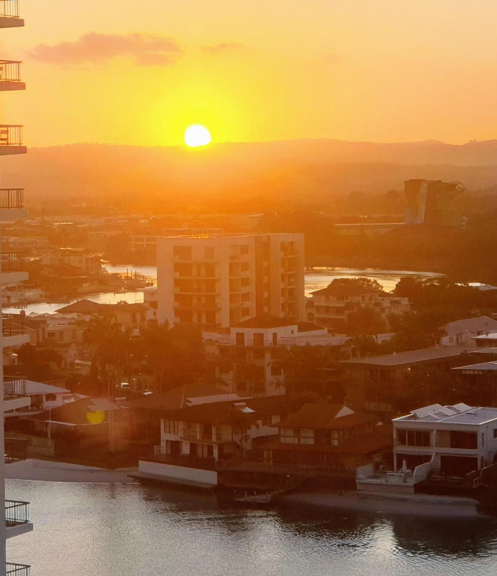 Bellagio@Chevron, Luxe, 2 Bedroom Apartment in the Heart of Surfers Paradise!