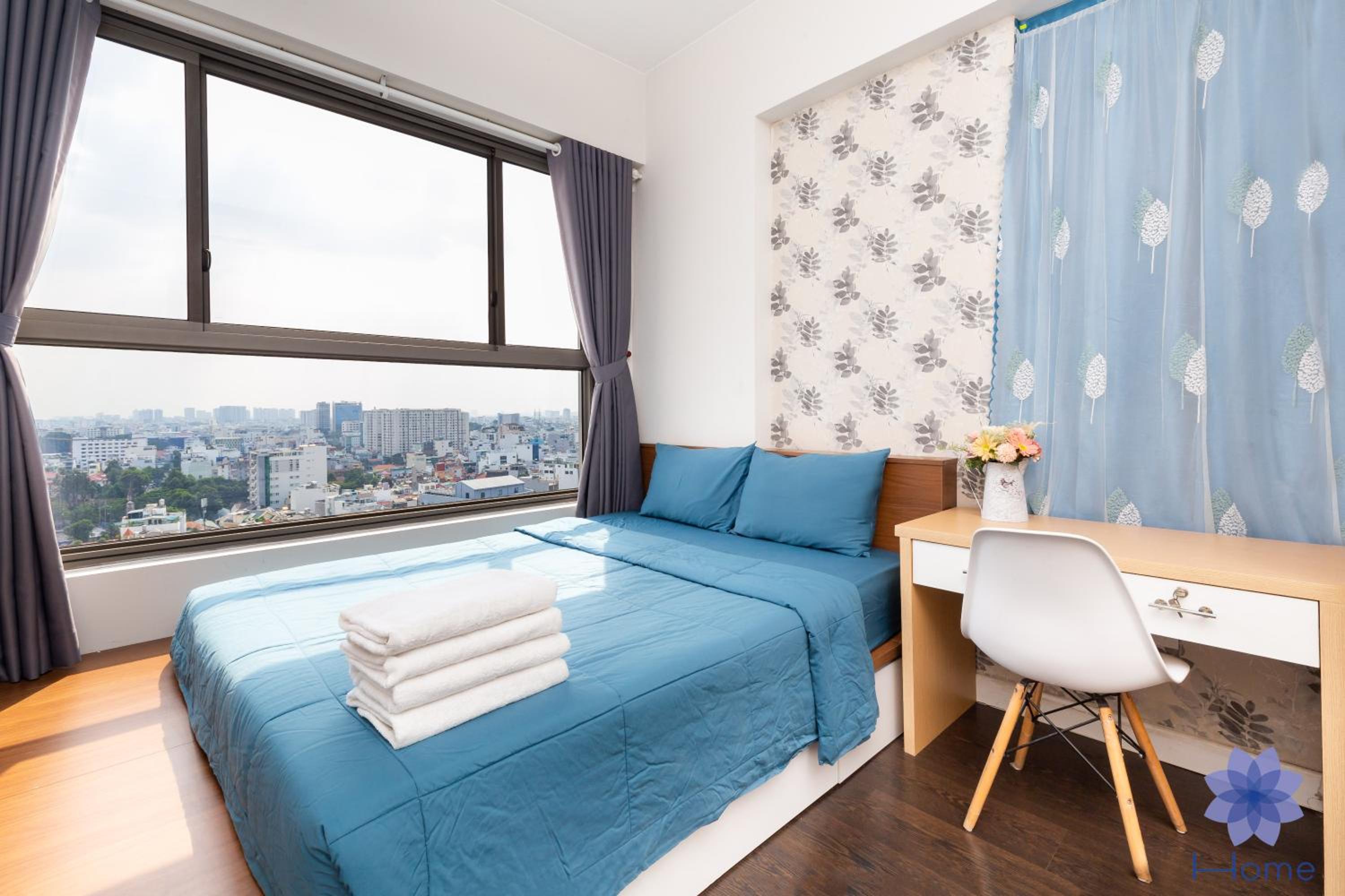 iHome Furnished Apartments with Free Gym & Pool, Airport Pick-Up Service