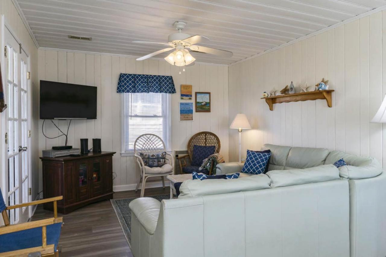 Rhoney R&R by Oak Island Accommodations view 5