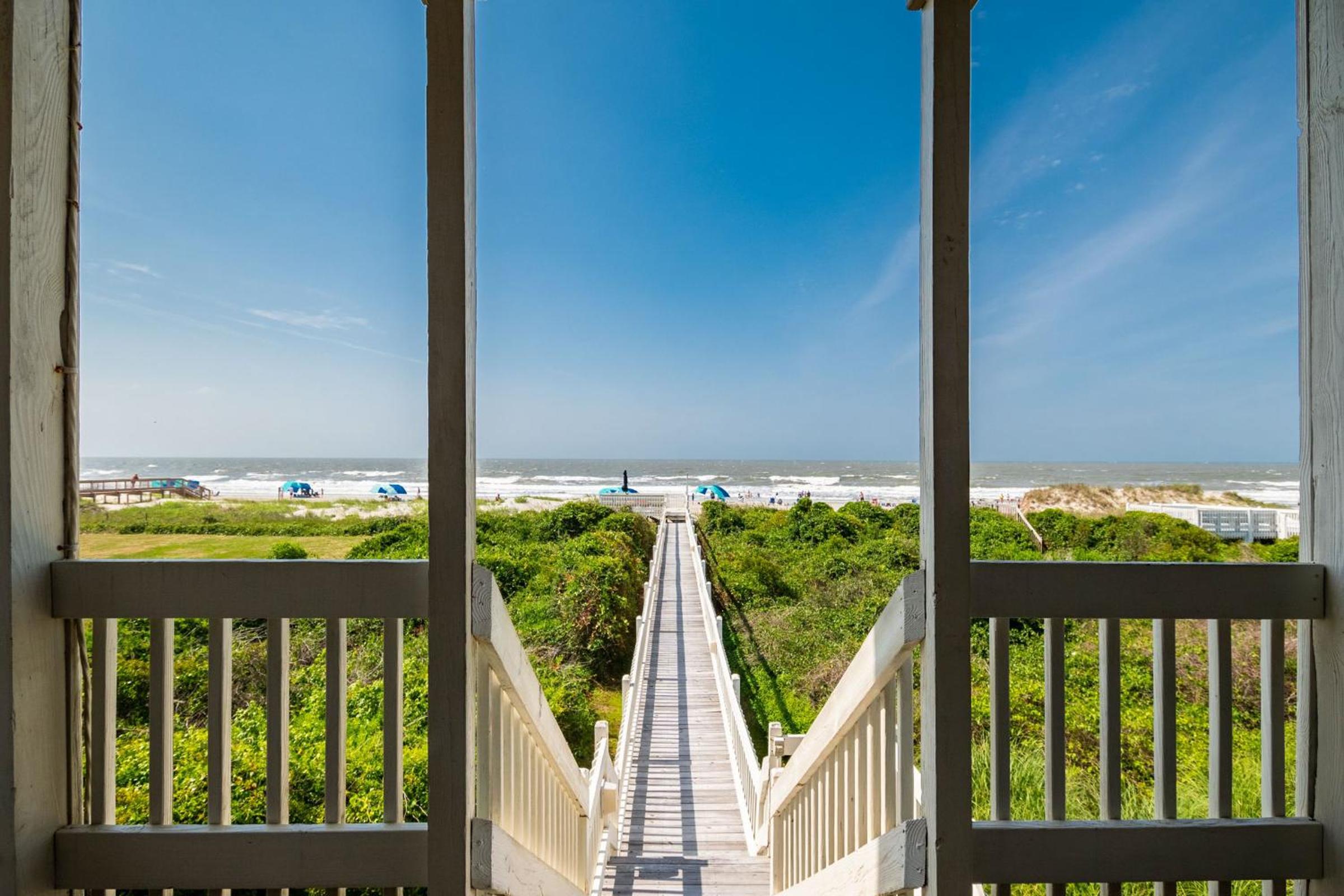 Sweet Retreat by Oak Island Accommodations view 3