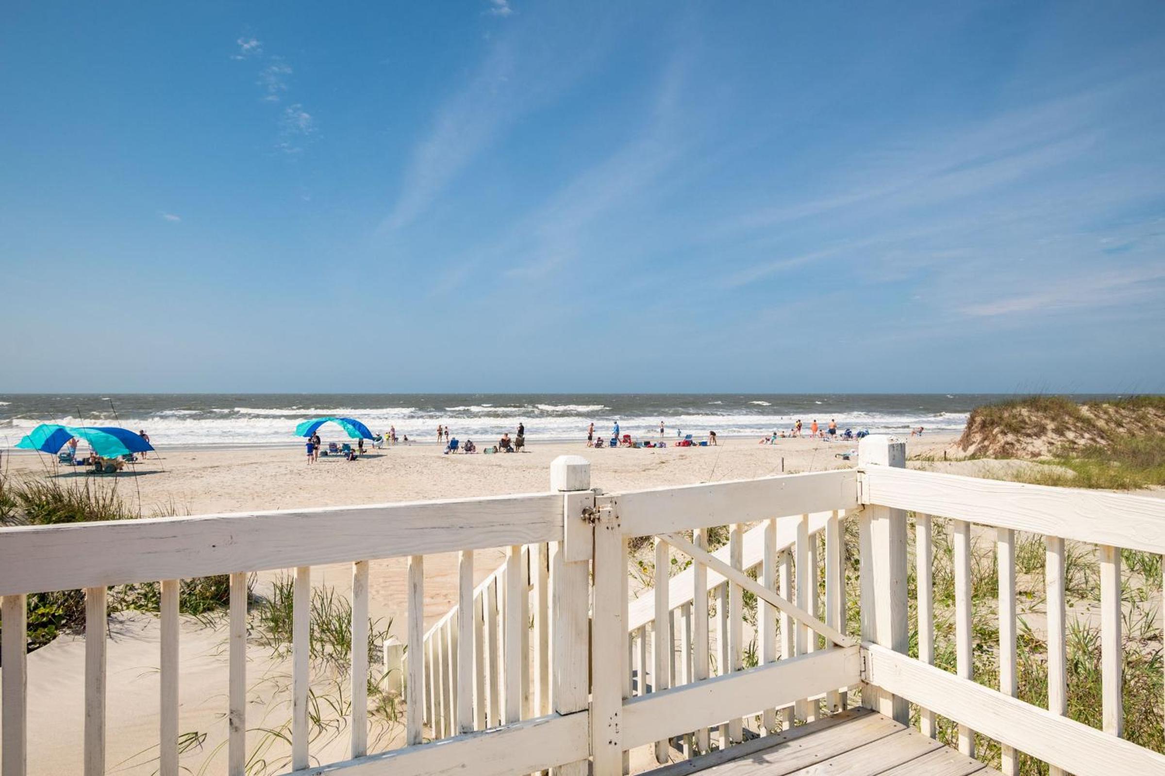 Sweet Retreat by Oak Island Accommodations view 5