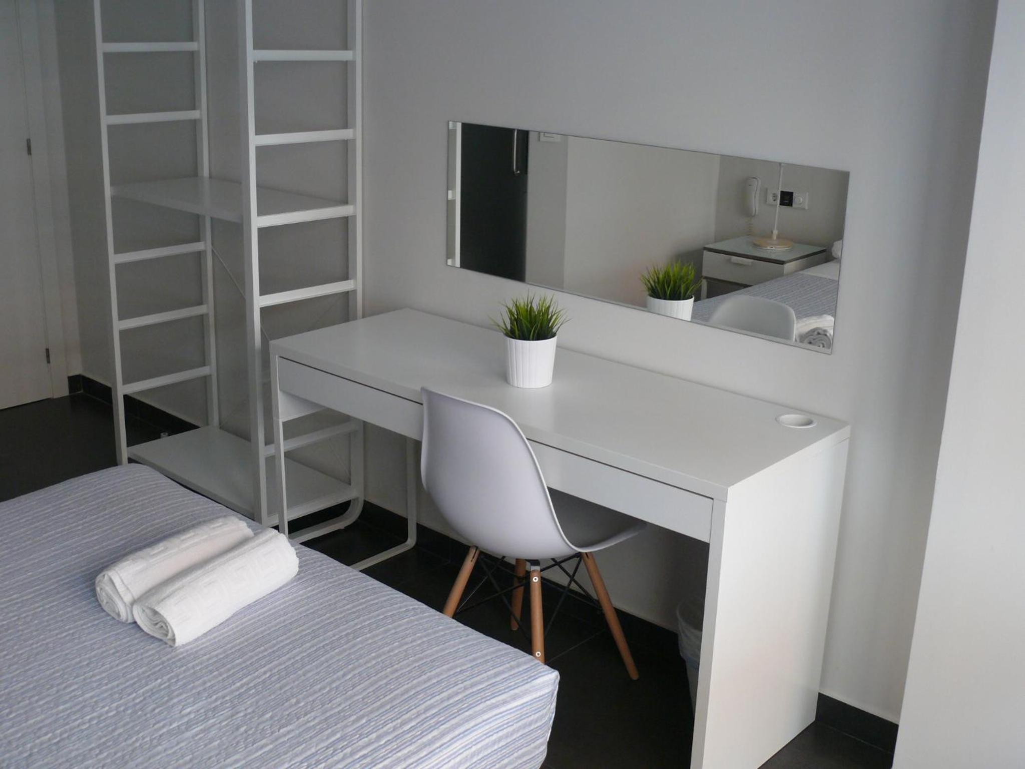 HOSTAL LETTO DAL MARE