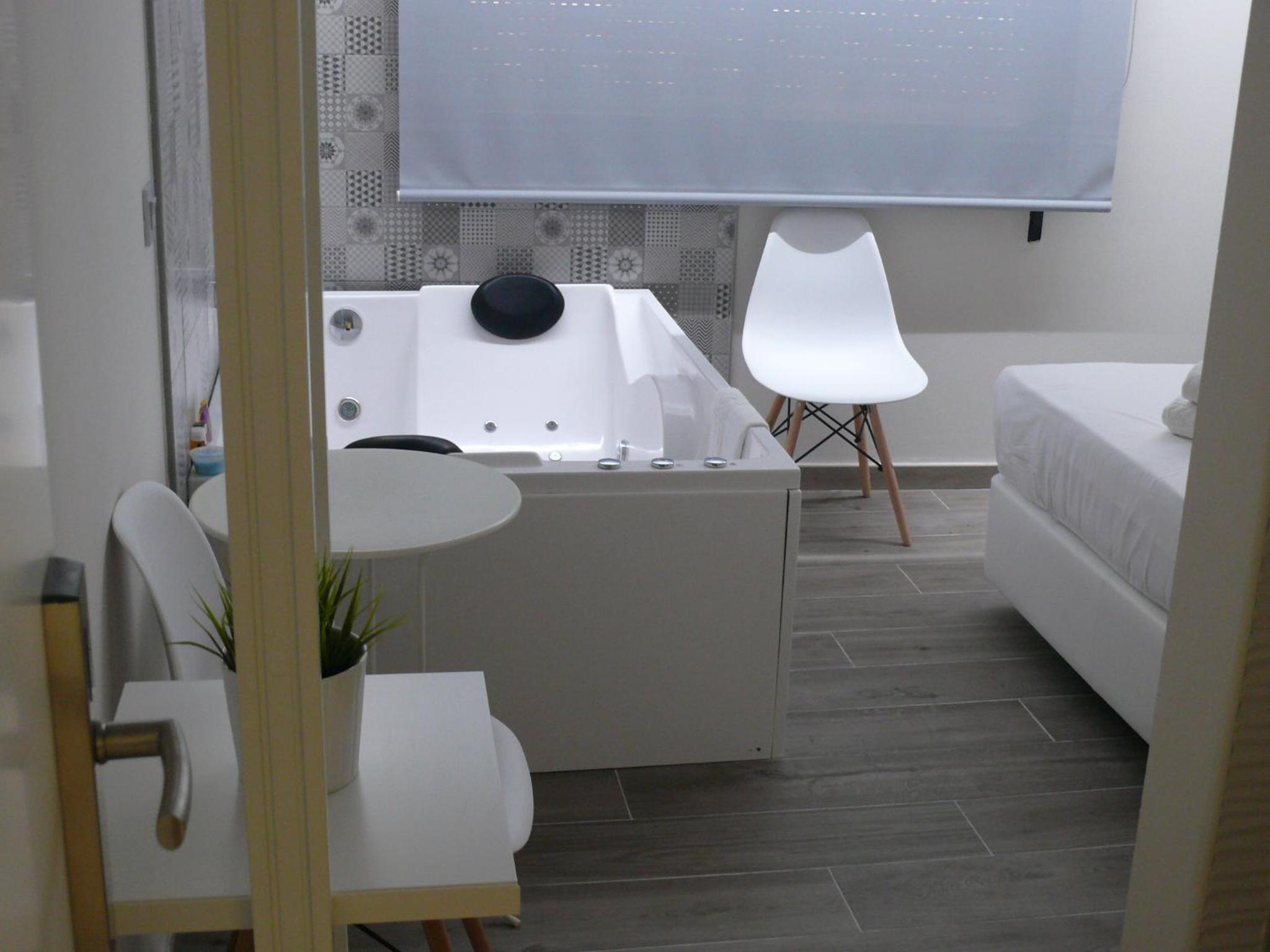 HOSTAL LETTO DAL MARE