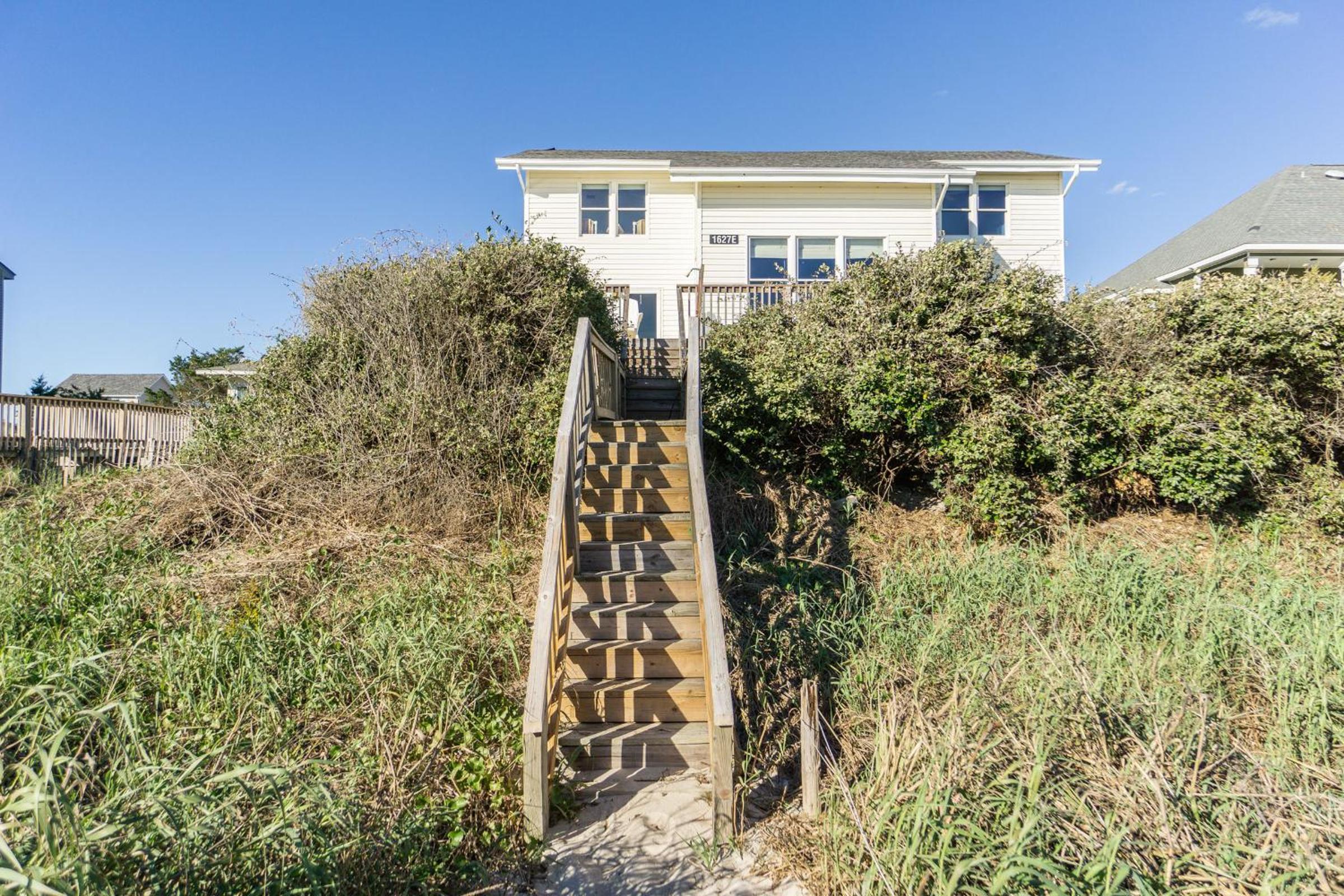 Sandy Toes and Salty Kisses by Oak Island Accommodations view 3