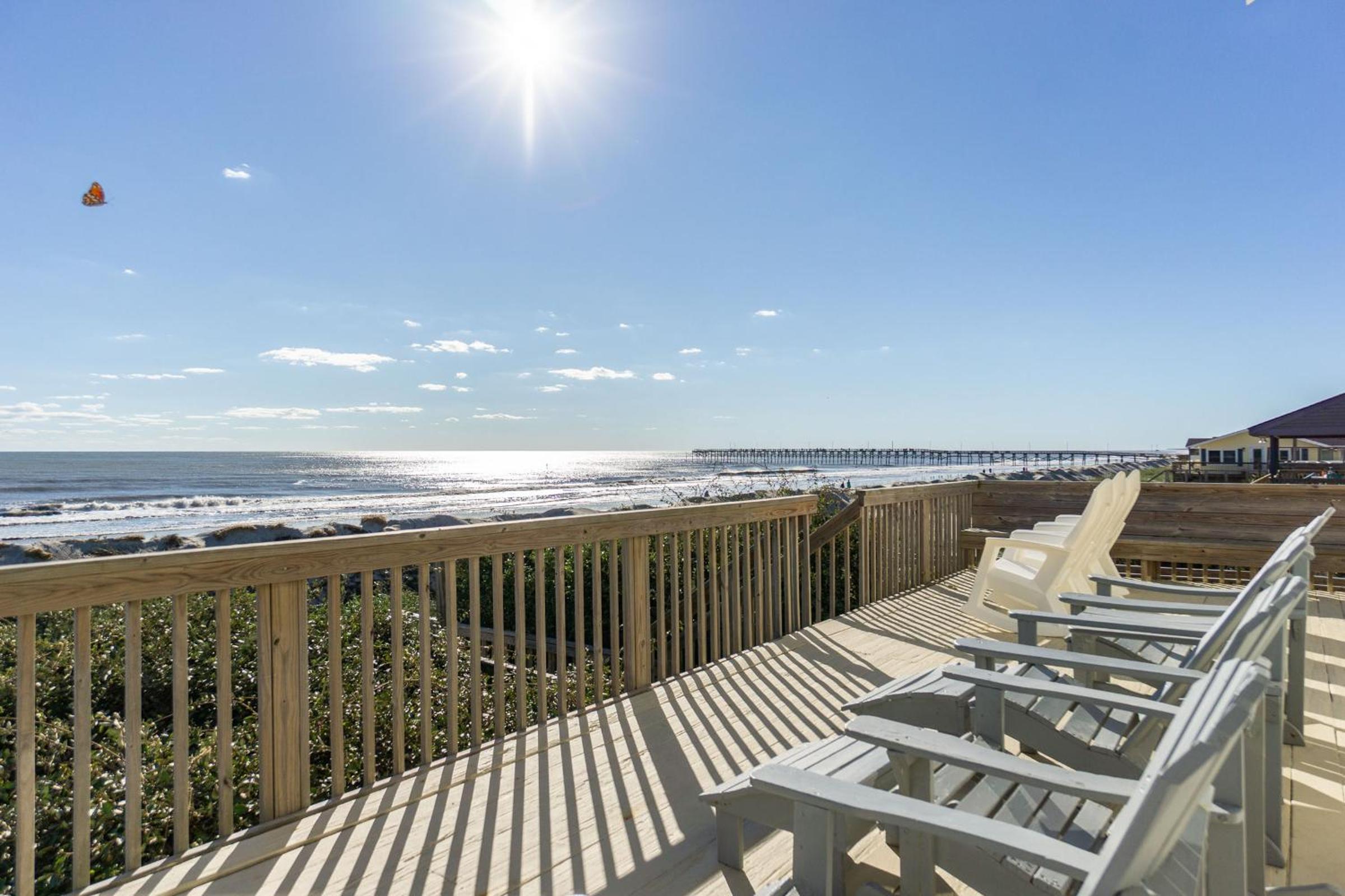 Sandy Toes and Salty Kisses by Oak Island Accommodations view 5