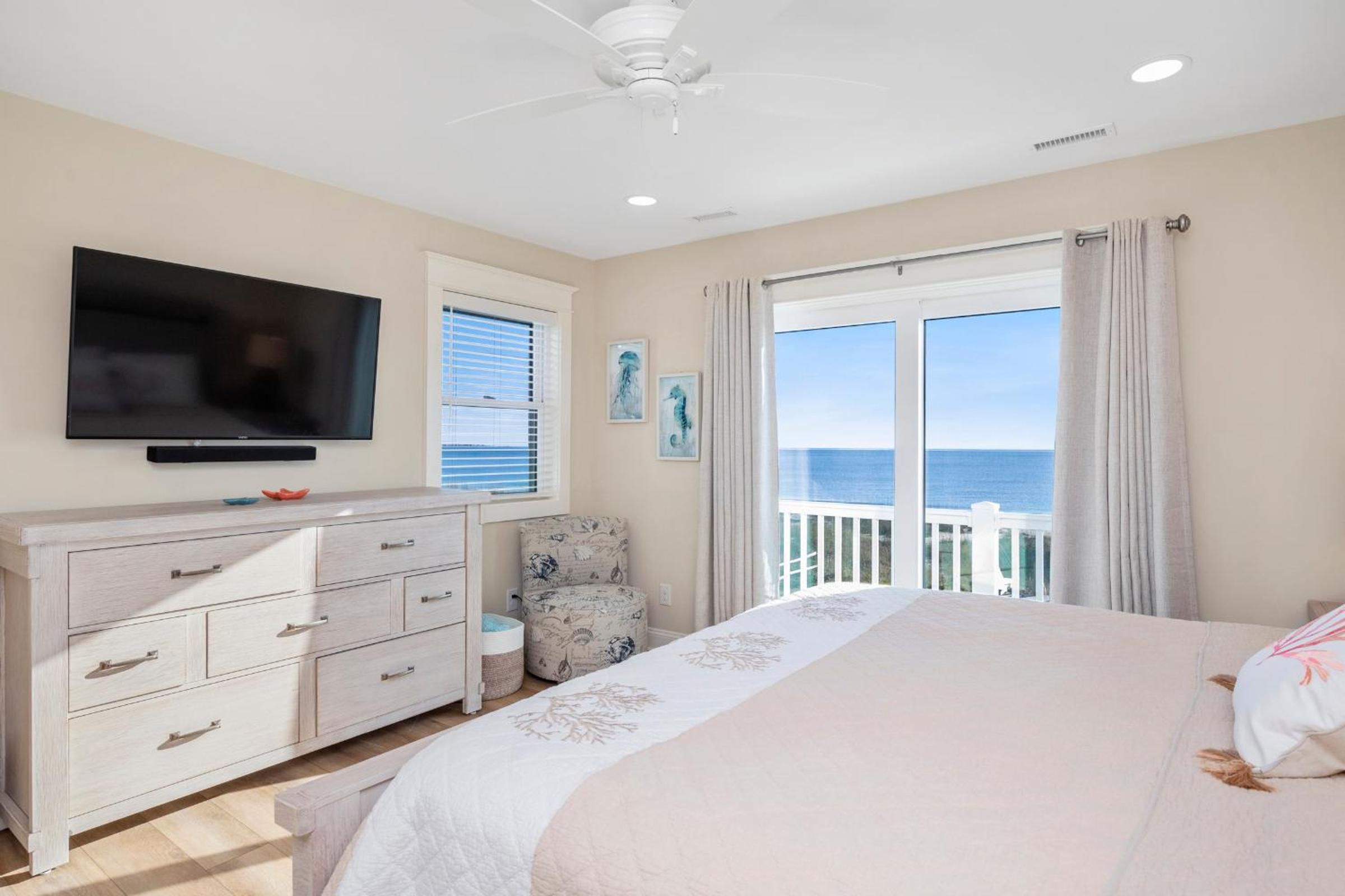 Serenity by the Sea by Oak Island Accommodations