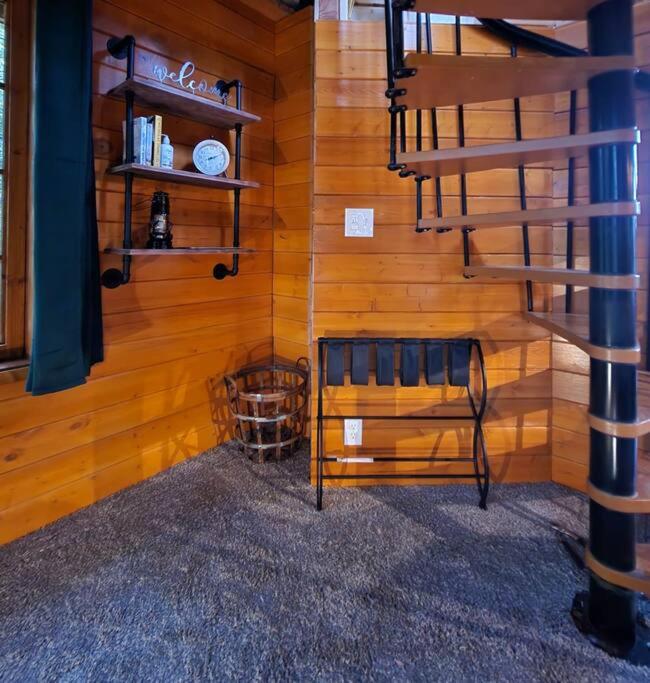 The Eagle's Nest Treehouse Cabin